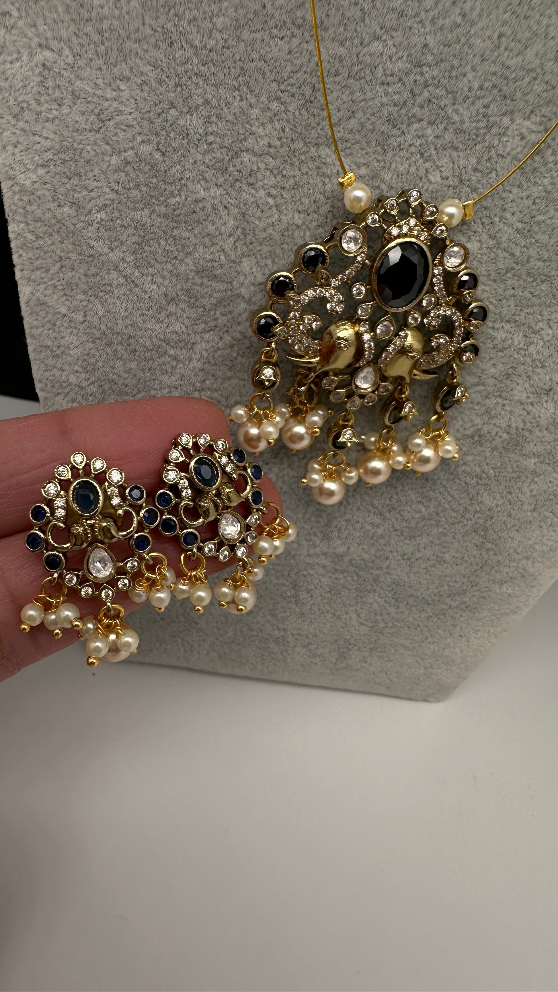 CZ Victorian Dainty Invisible Short Necklace - Blue