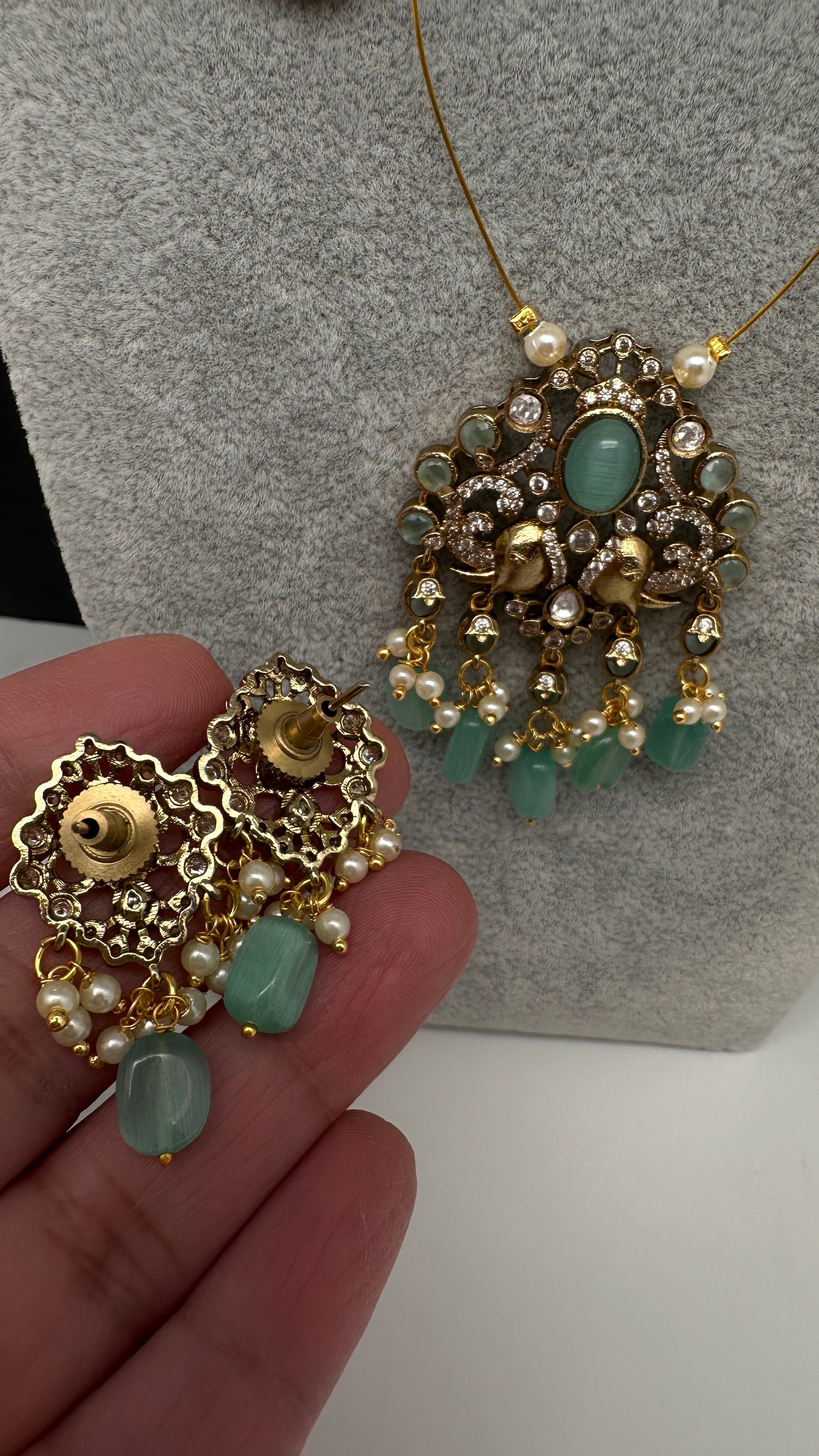 CZ Victorian Dainty Invisible Short Necklace - MintGreen