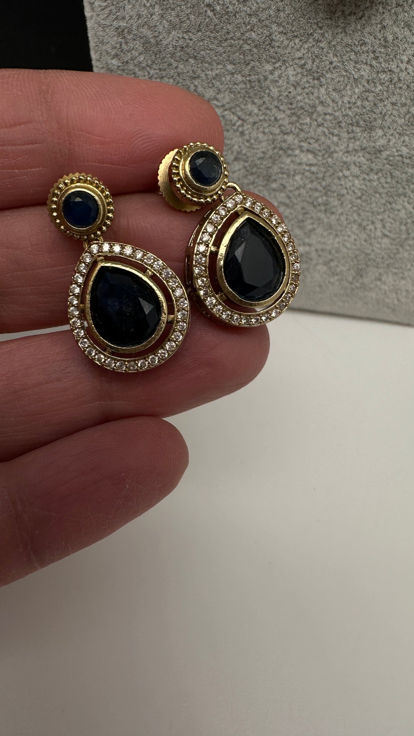 CZ Victorian Dainty Invisible Short Necklace - Blue