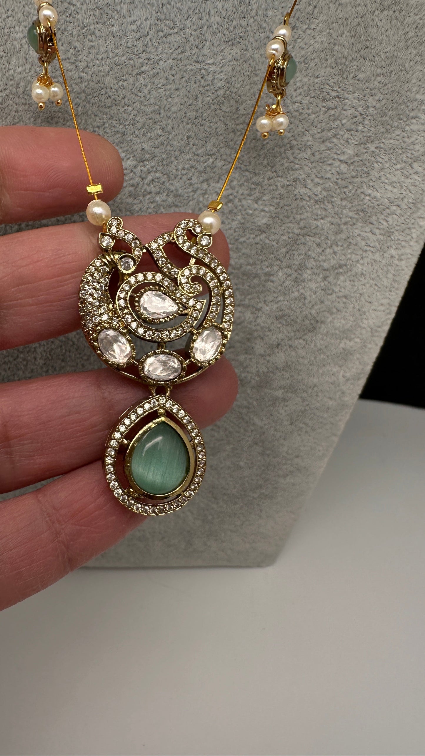 CZ Victorian Dainty Invisible Short Necklace - MintGreen