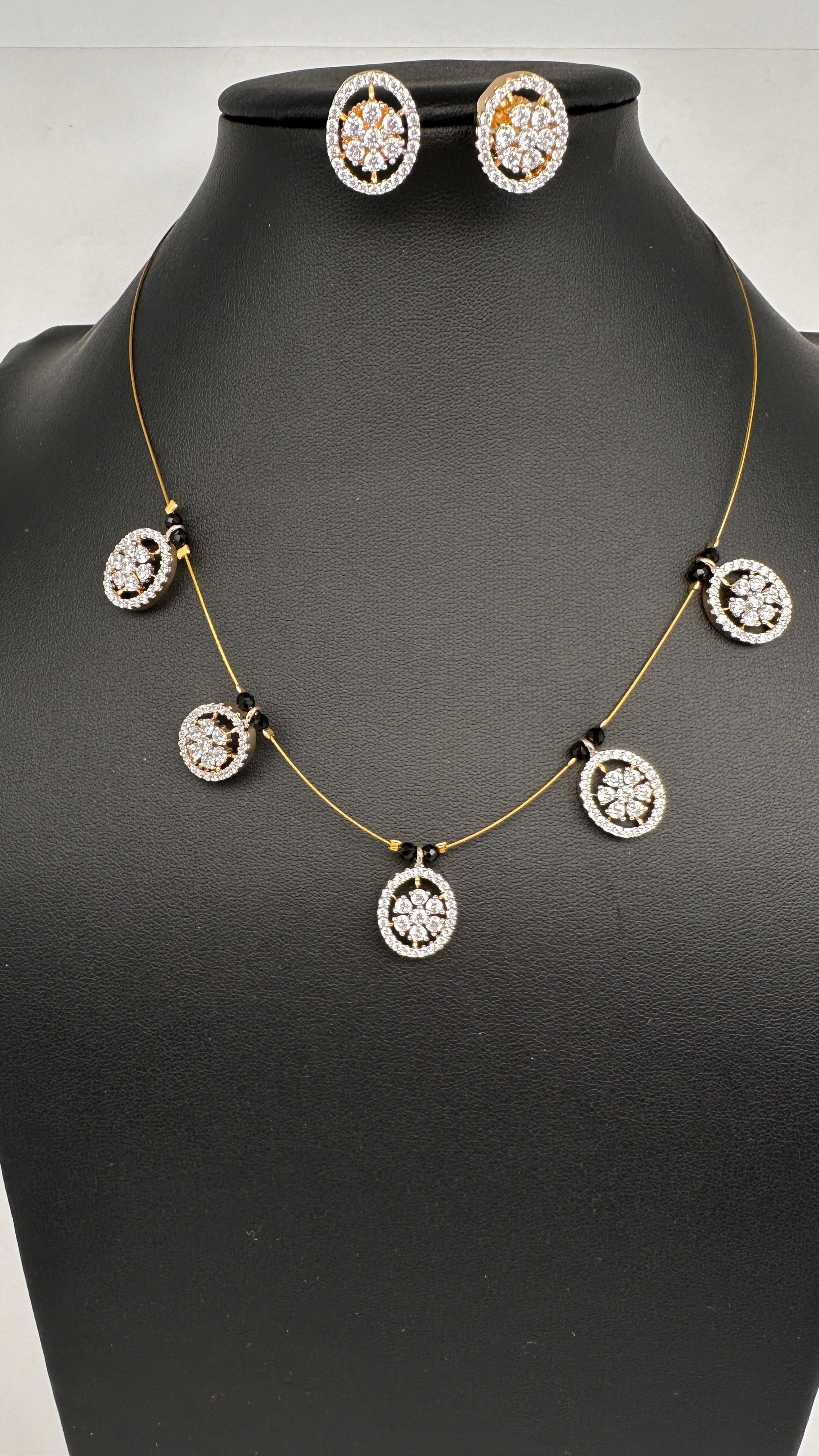 AD Dainty Invisible Short Necklace - 