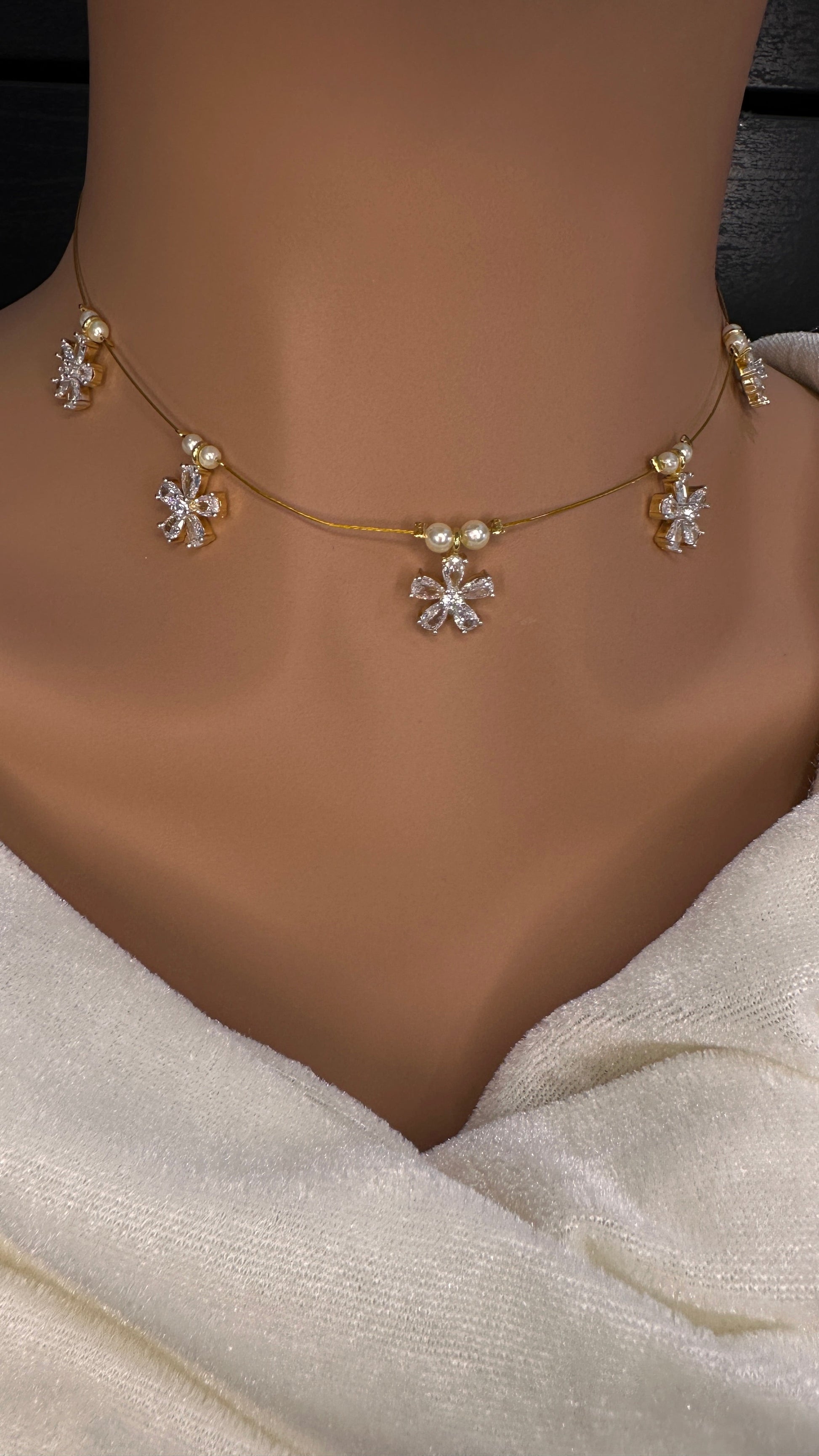 AD Dainty Invisible Short Necklace - 