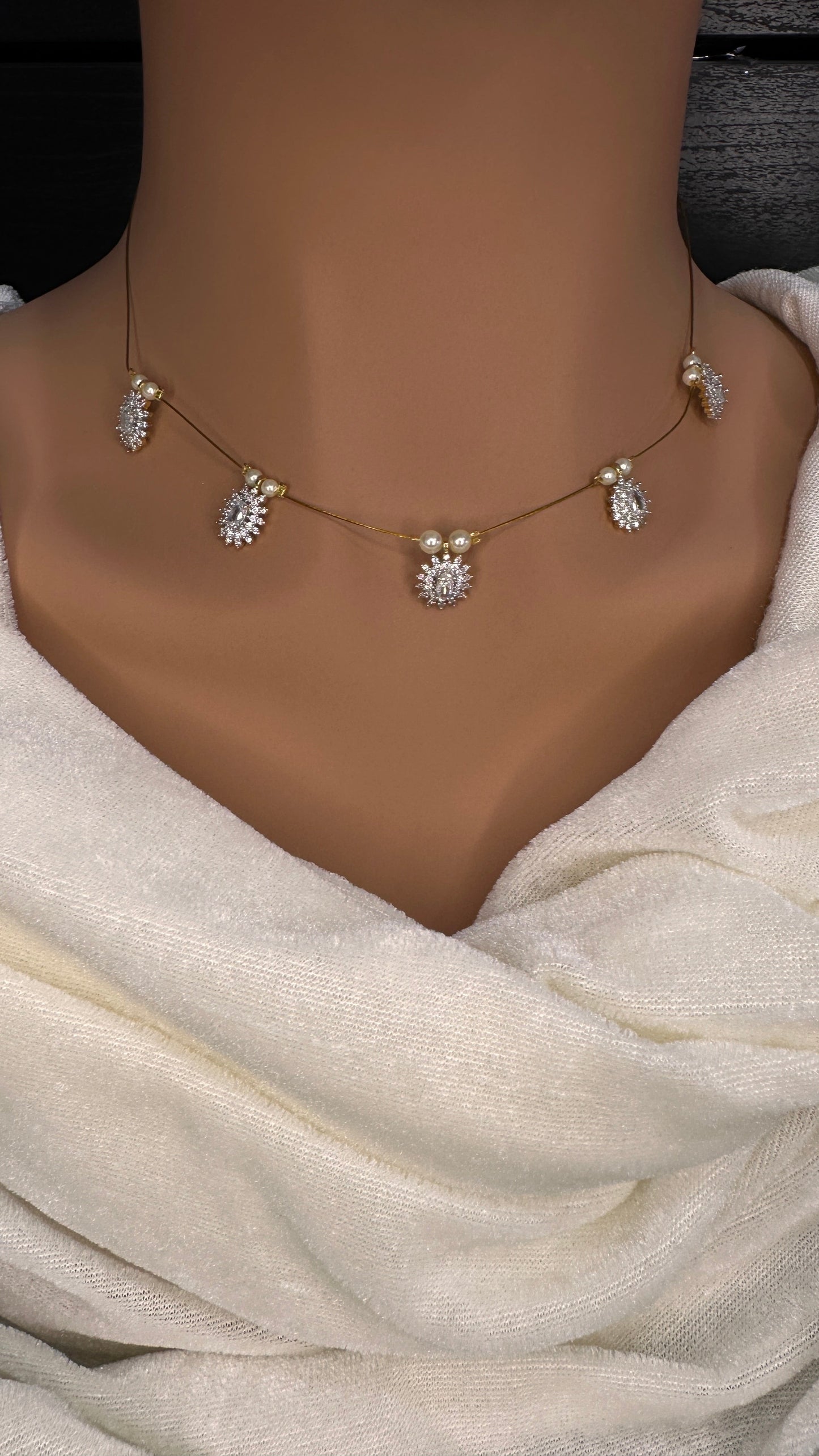 AD Dainty Invisible Short Necklace - 