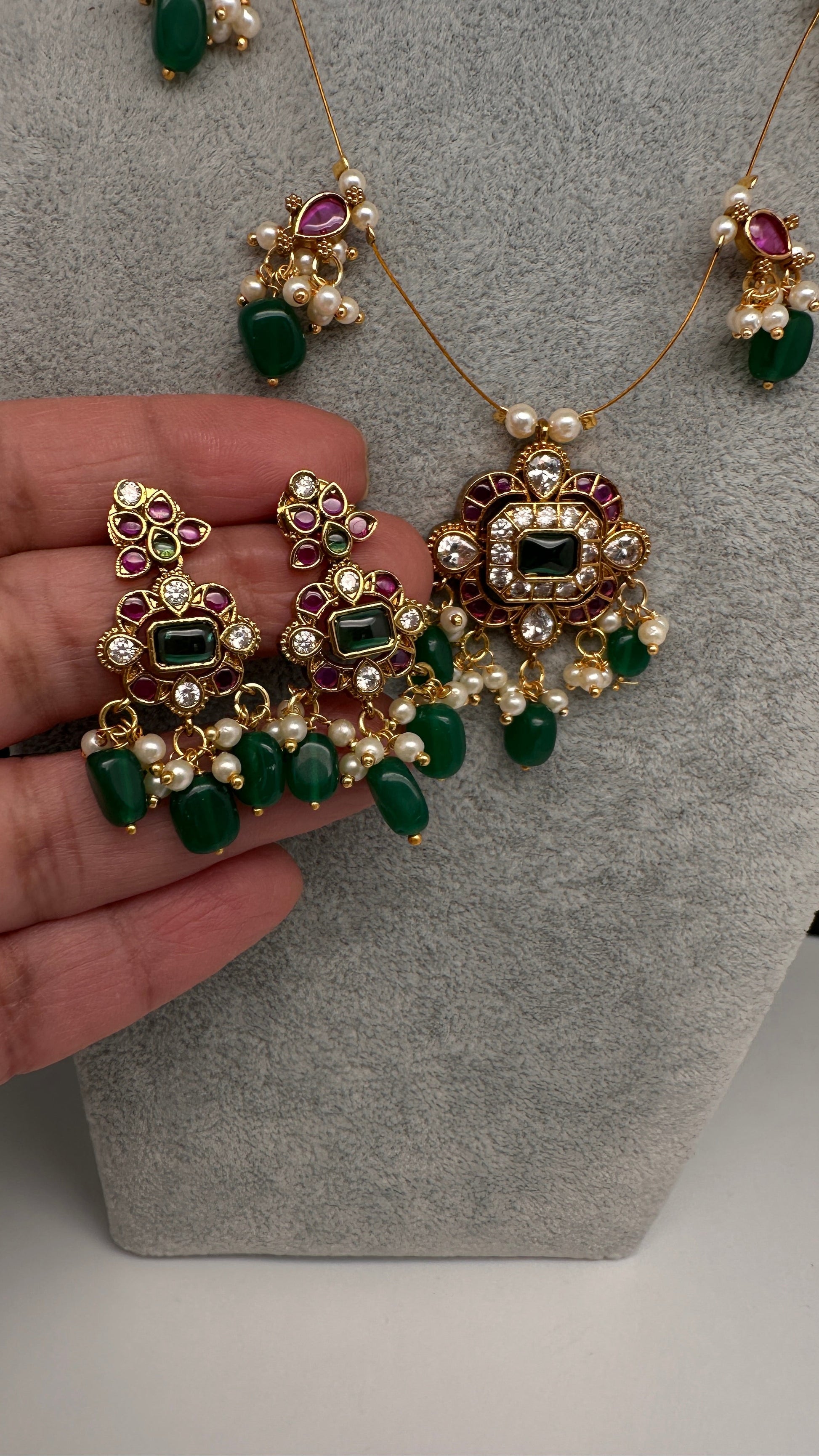 AD Dainty Invisible Short Necklace - 