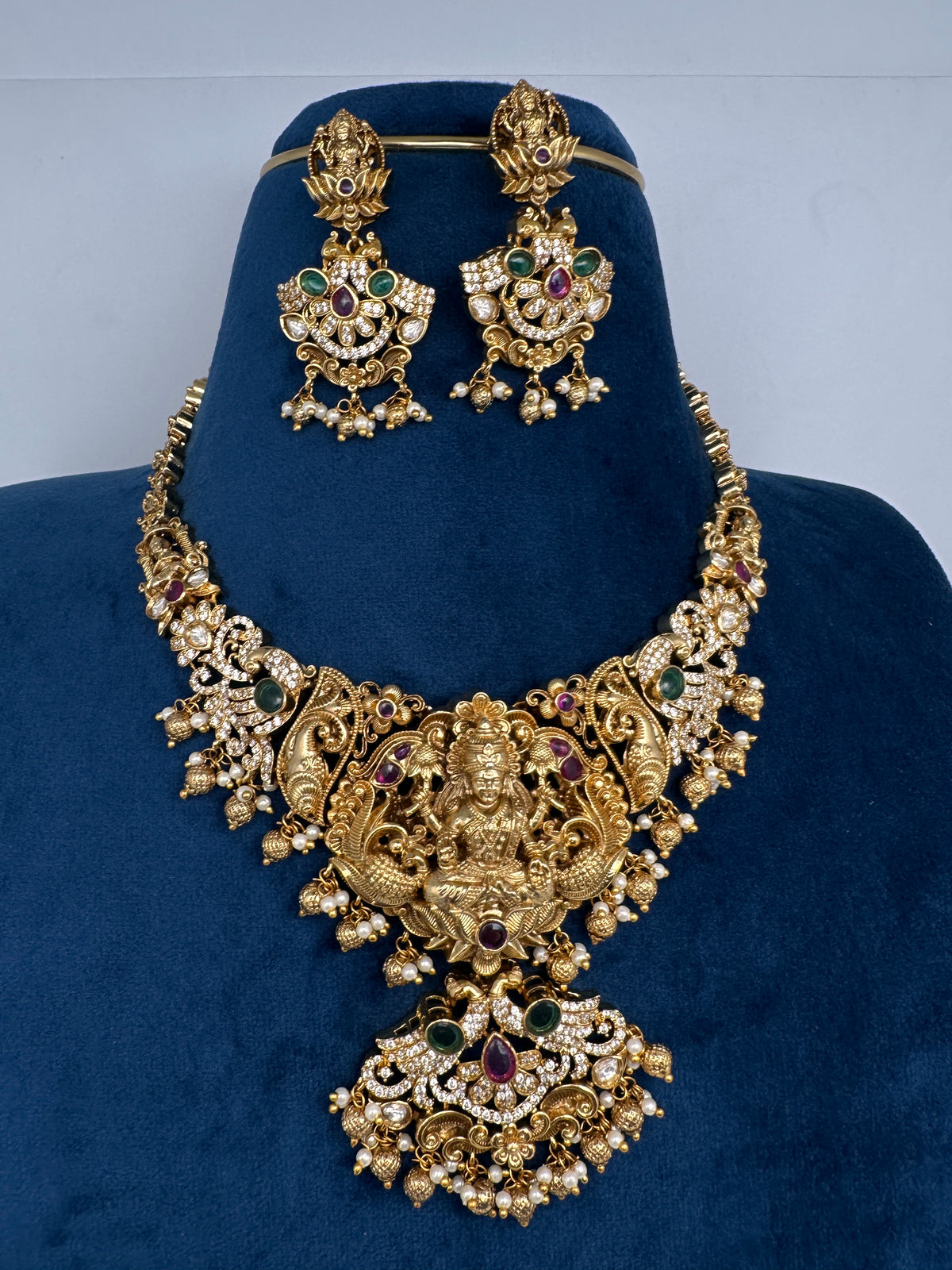 Goddess Lakshm Short Matte Necklace - 