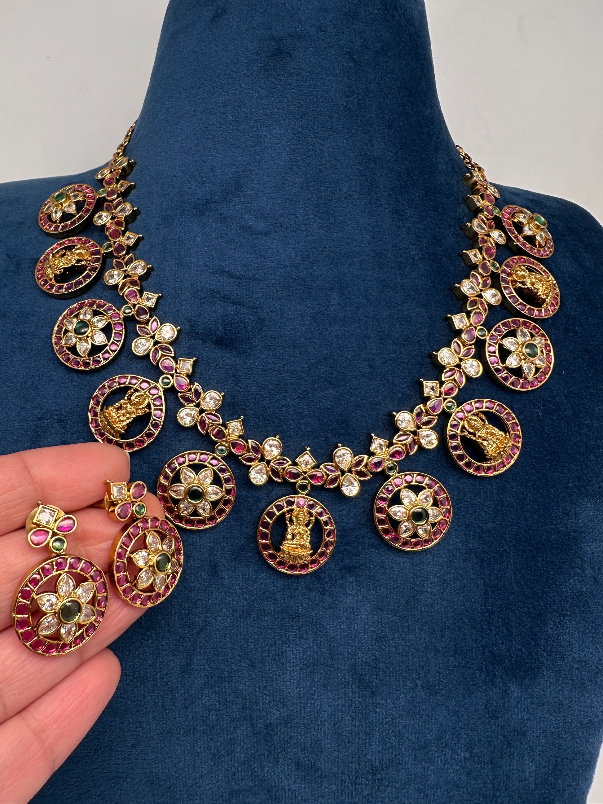 Kempu goddess Lakshmi Floral Bottu Mala Short Matte Necklace - 