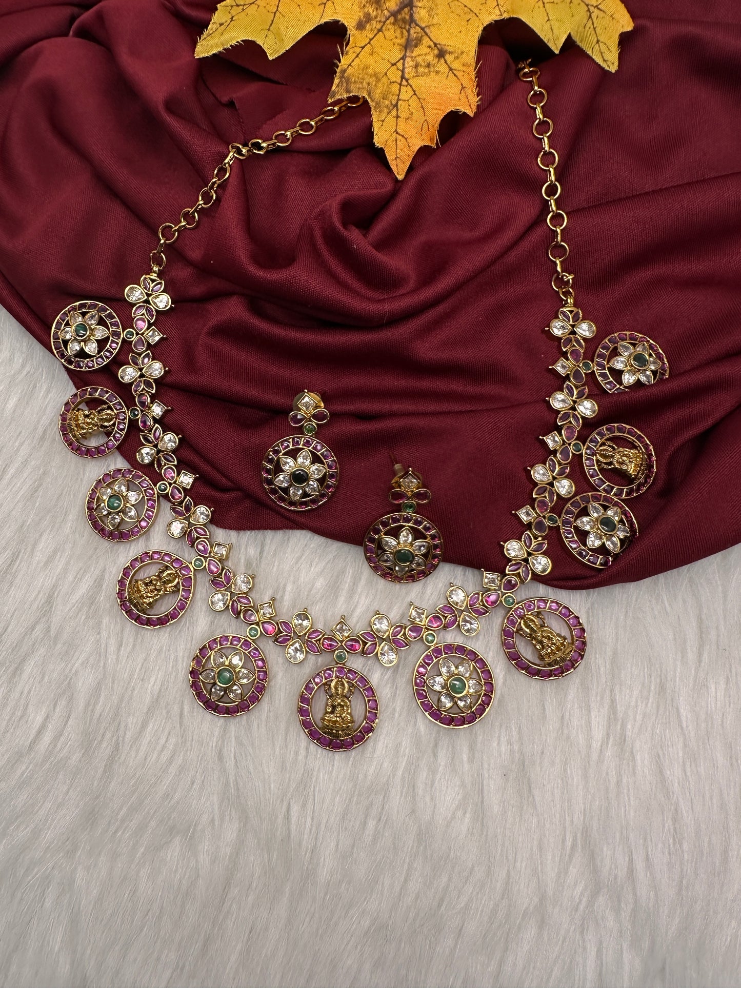 Kempu goddess Lakshmi Floral Bottu Mala Short Matte Necklace - 