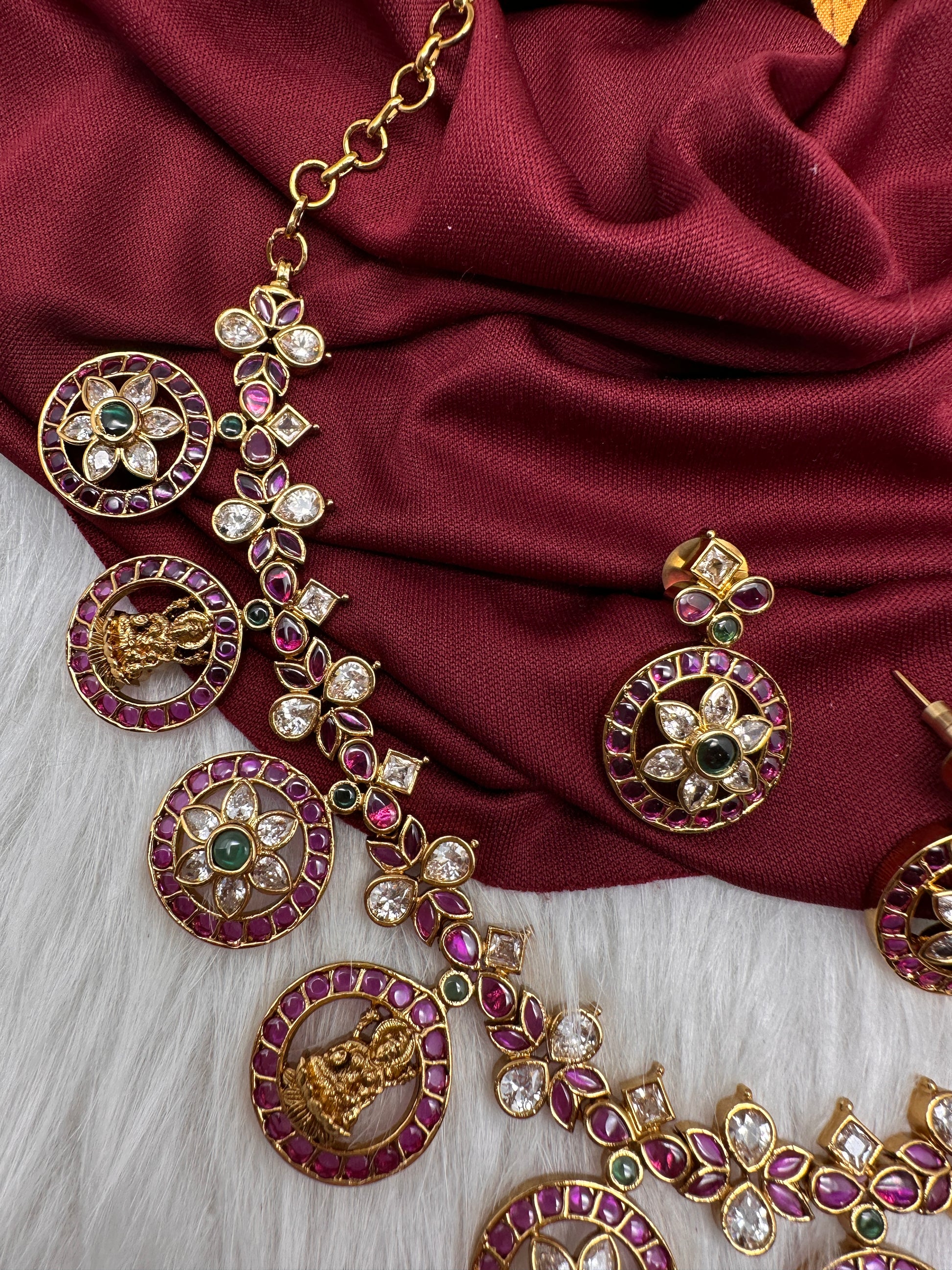 Kempu goddess Lakshmi Floral Bottu Mala Short Matte Necklace - 
