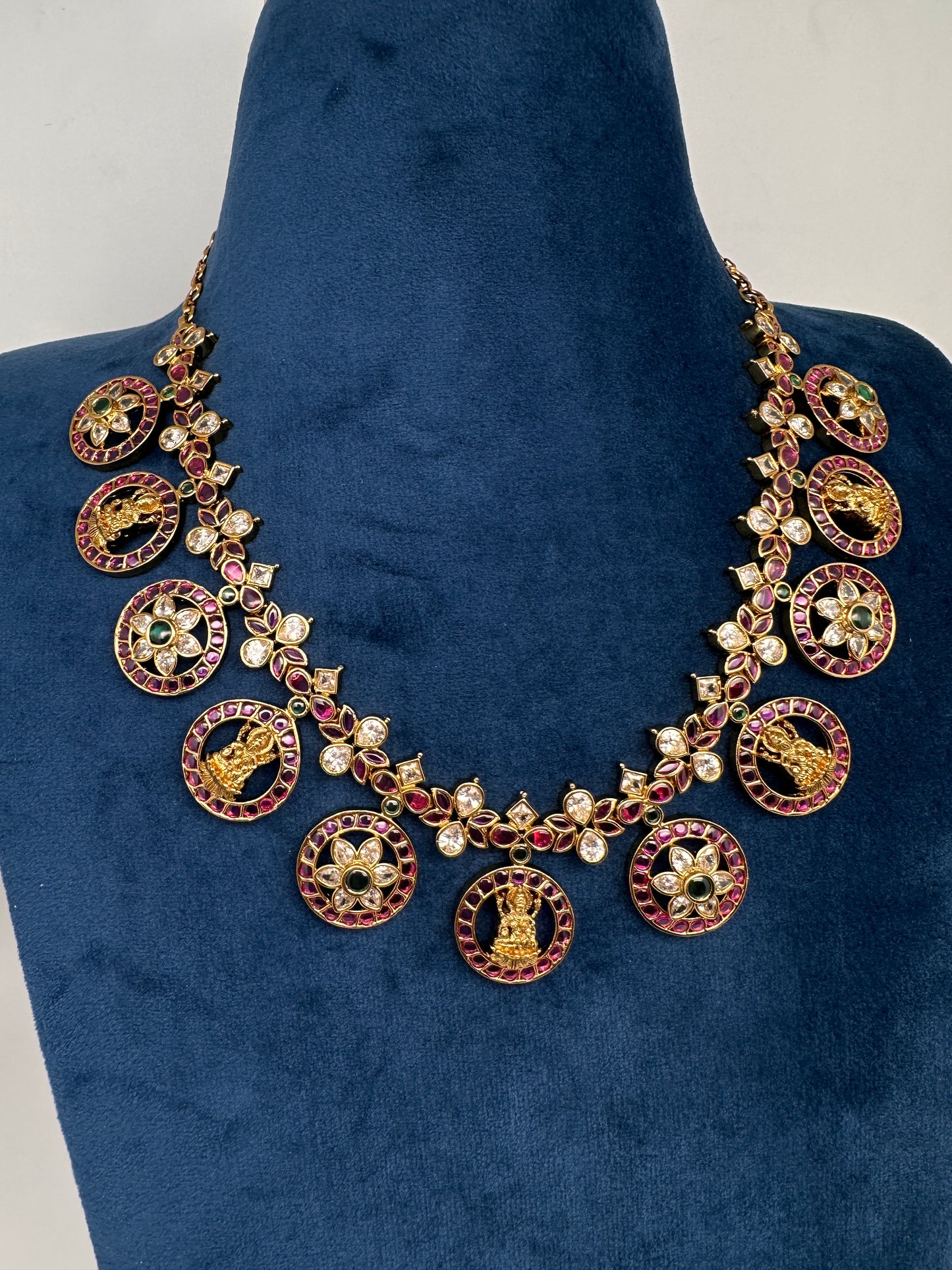 Kempu goddess Lakshmi Floral Bottu Mala Short Matte Necklace - 