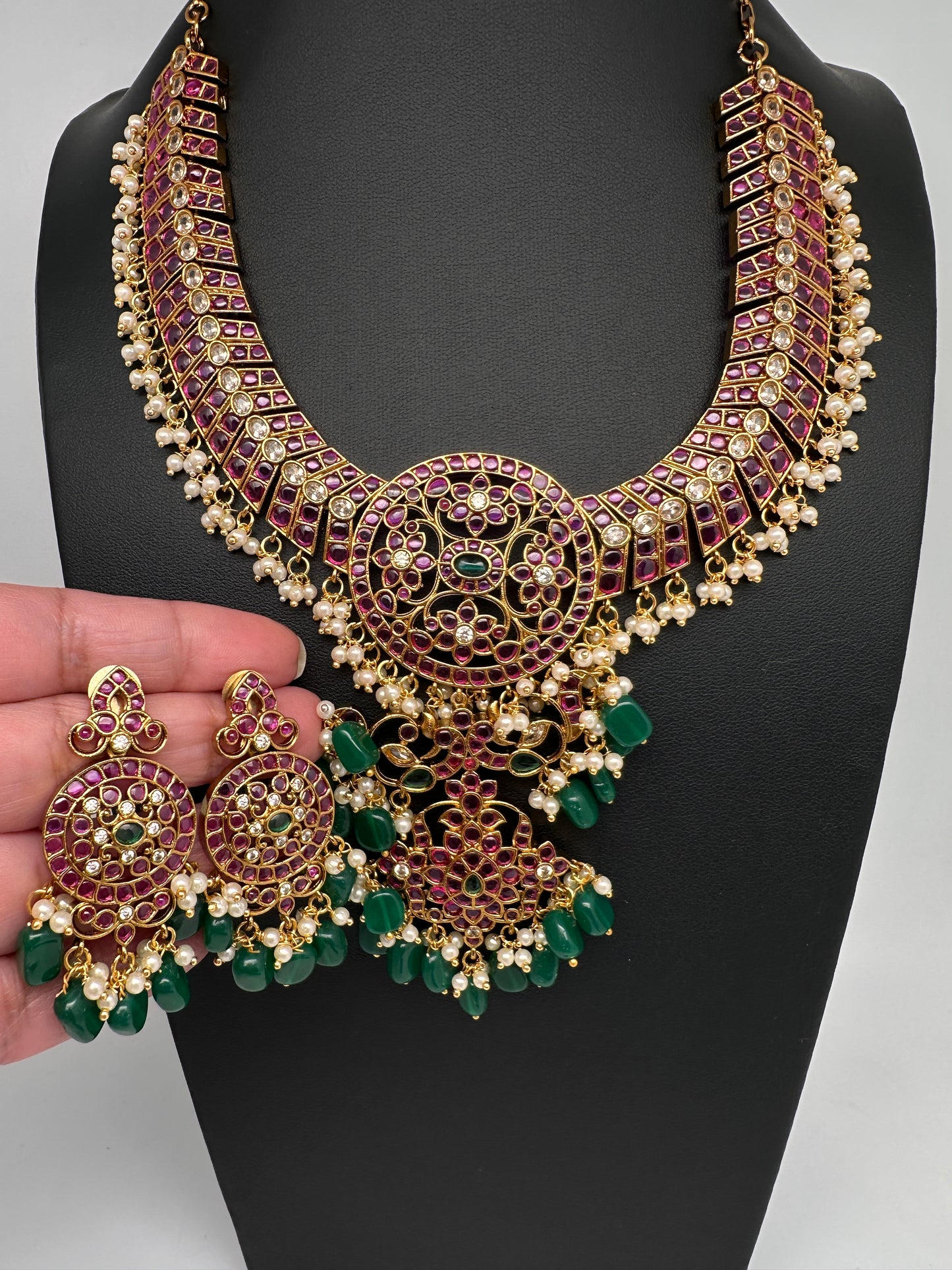 Red Kemp Traitional Short Necklace - 