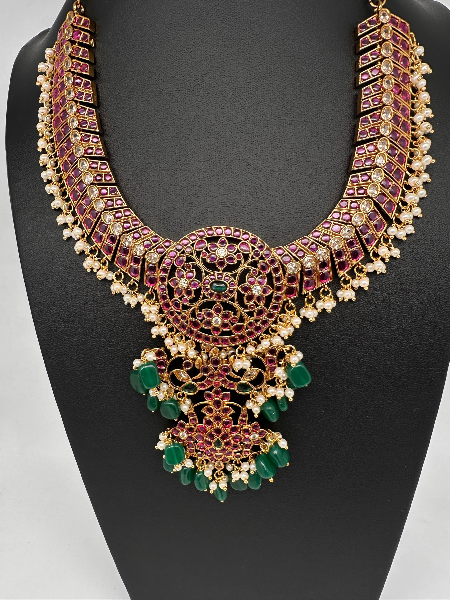 Red Kemp Traitional Short Necklace - 