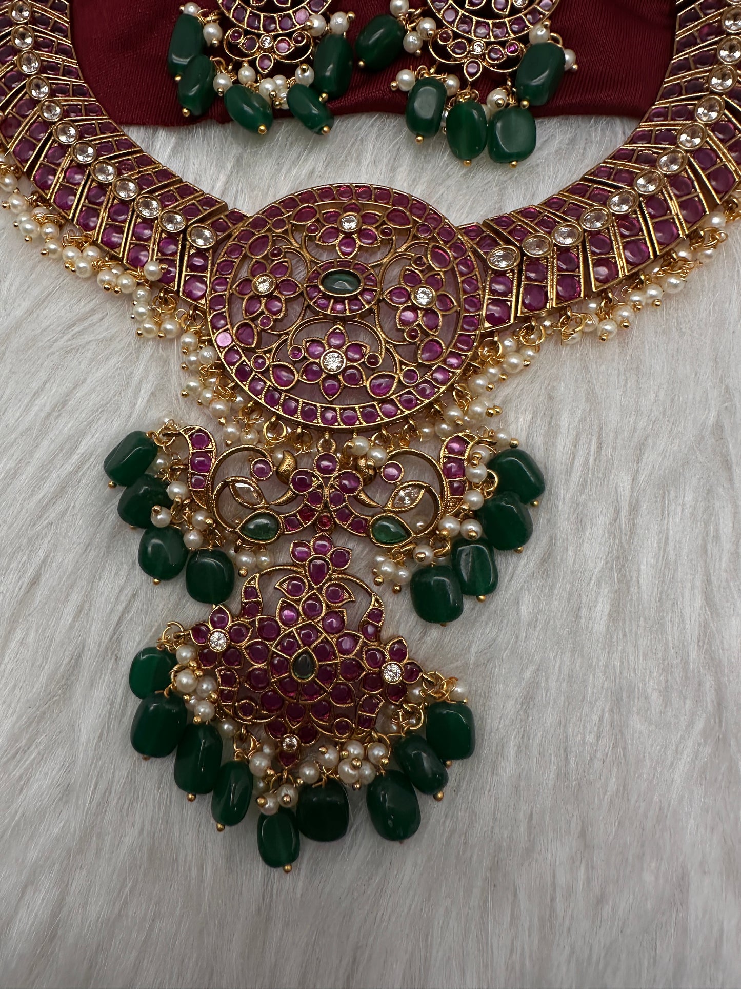 Red Kemp Traitional Short Necklace - 