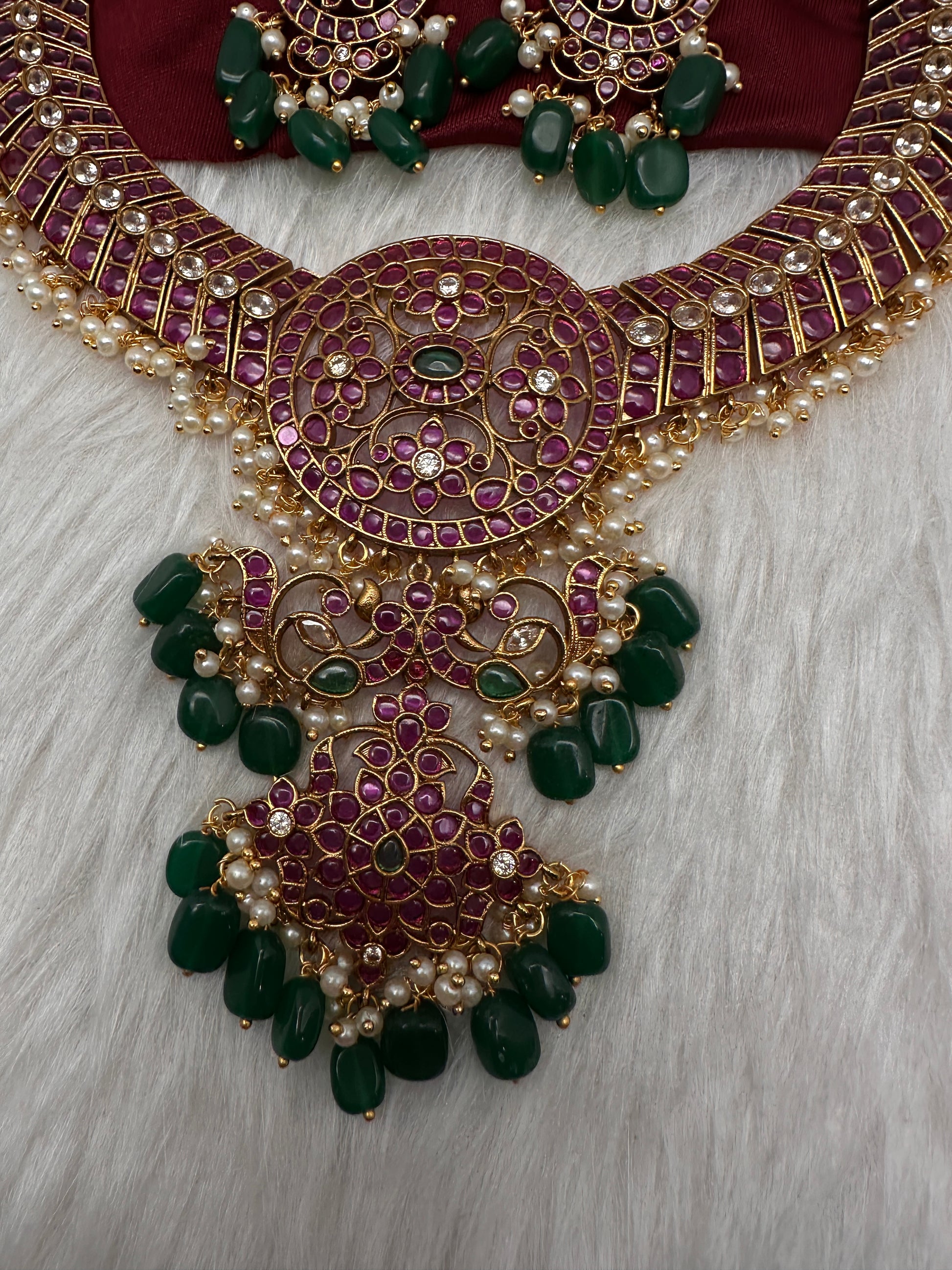 Red Kemp Traitional Short Necklace - 