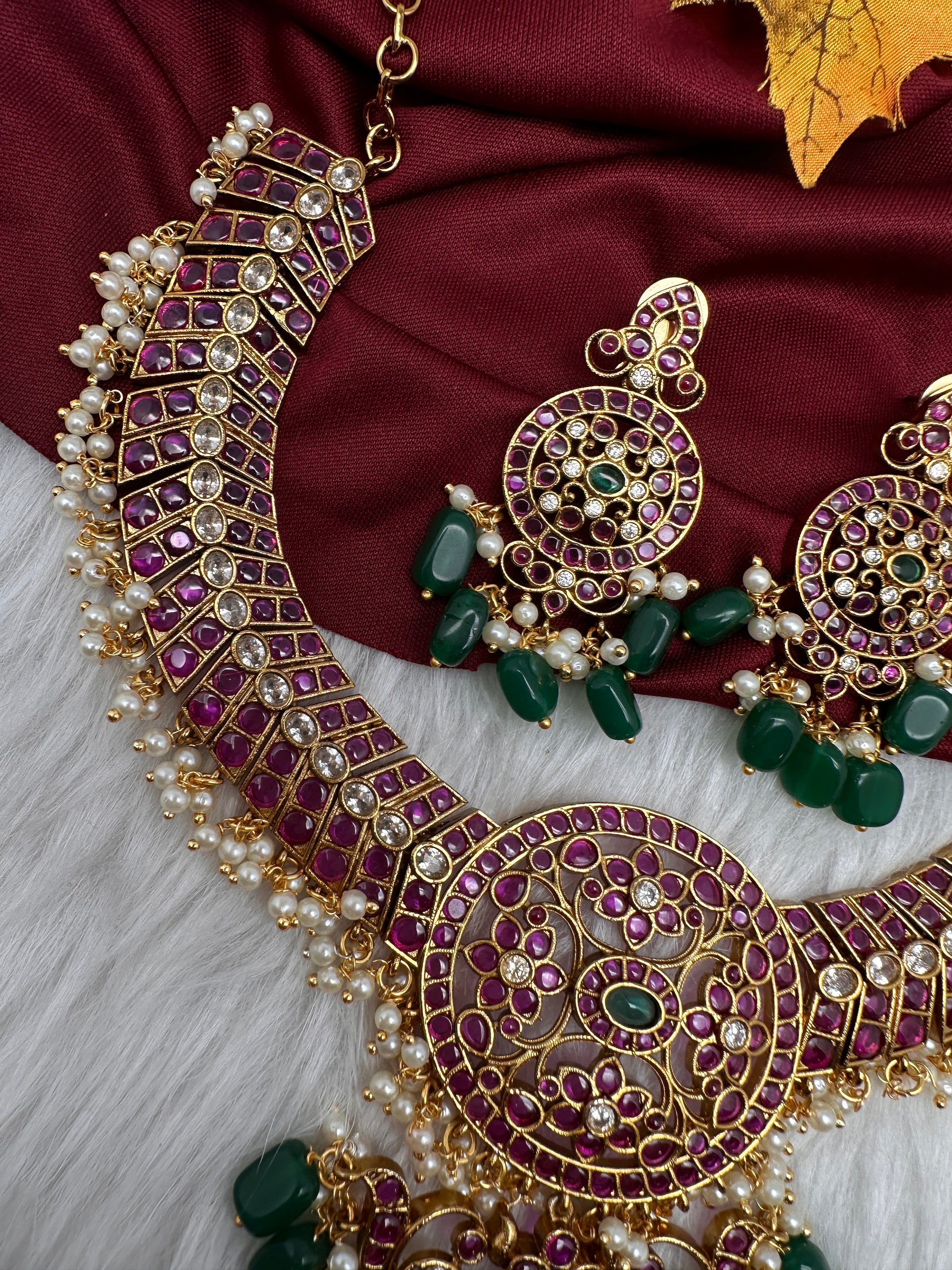 Red Kemp Traitional Short Necklace - 