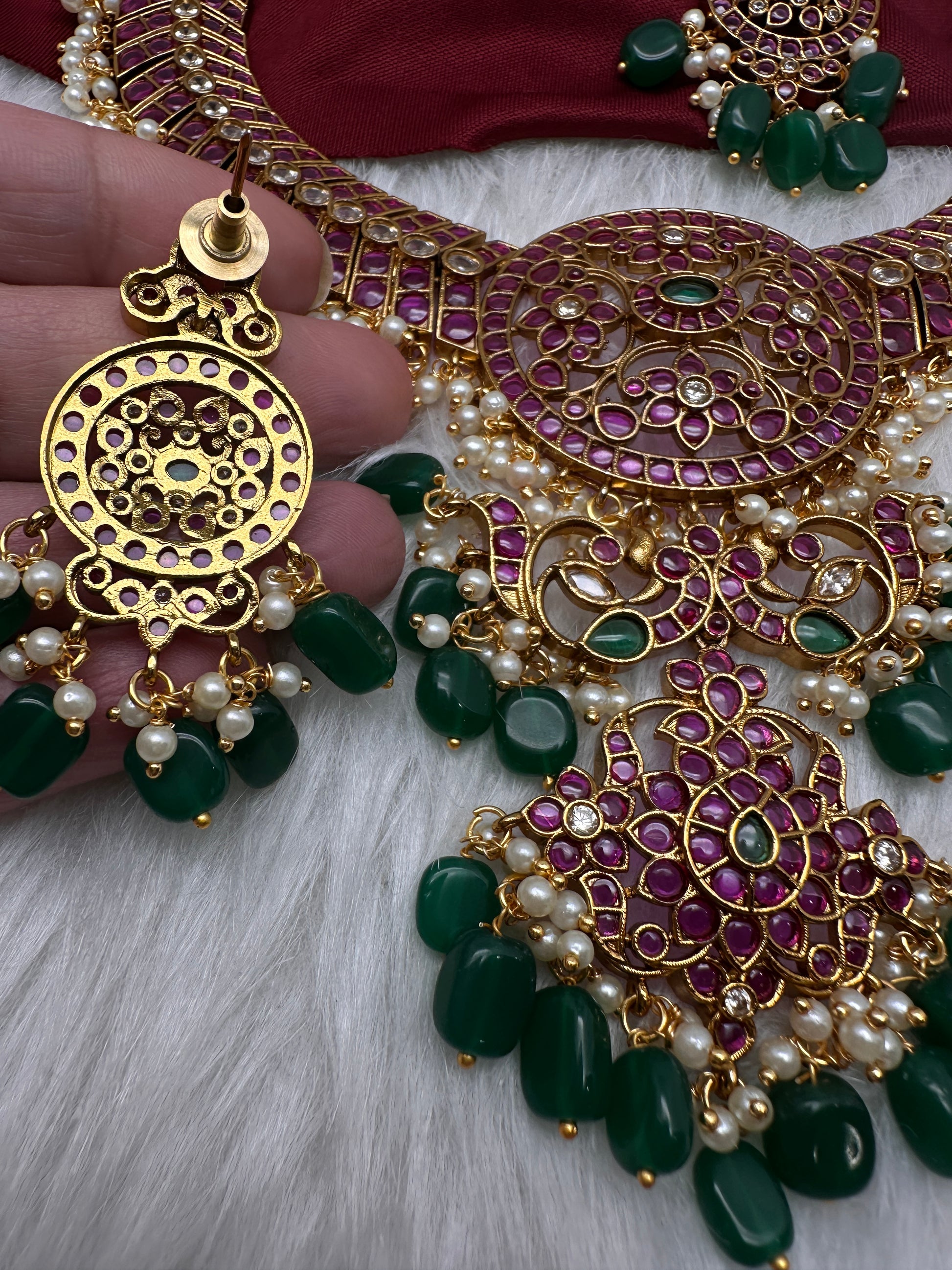 Red Kemp Traitional Short Necklace - 
