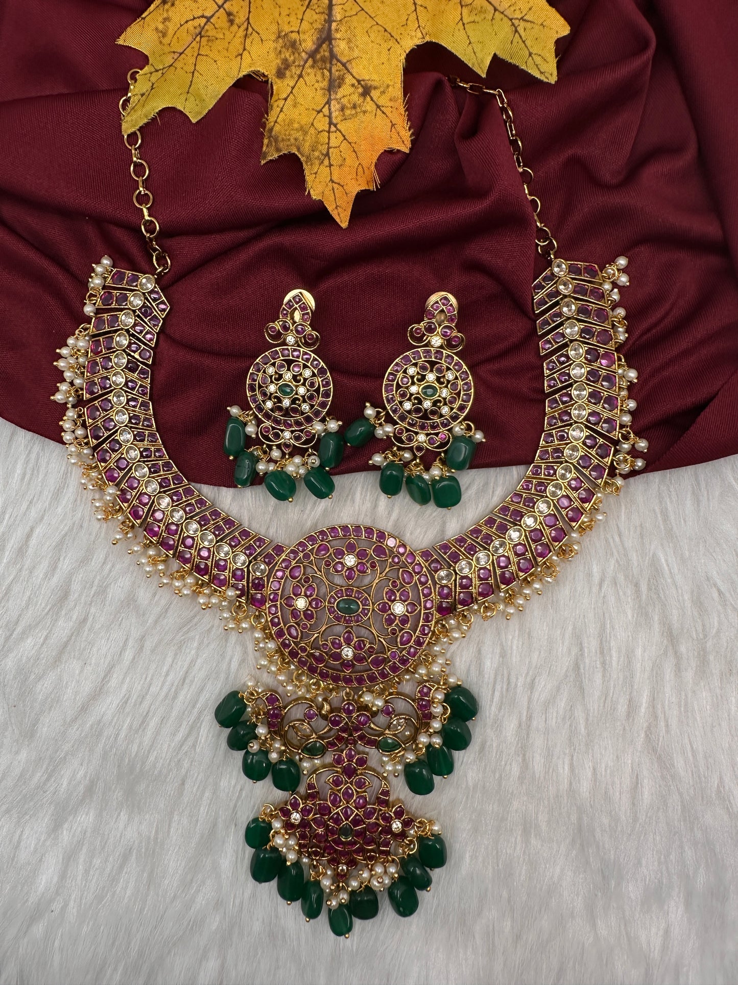Red Kemp Traitional Short Necklace - 