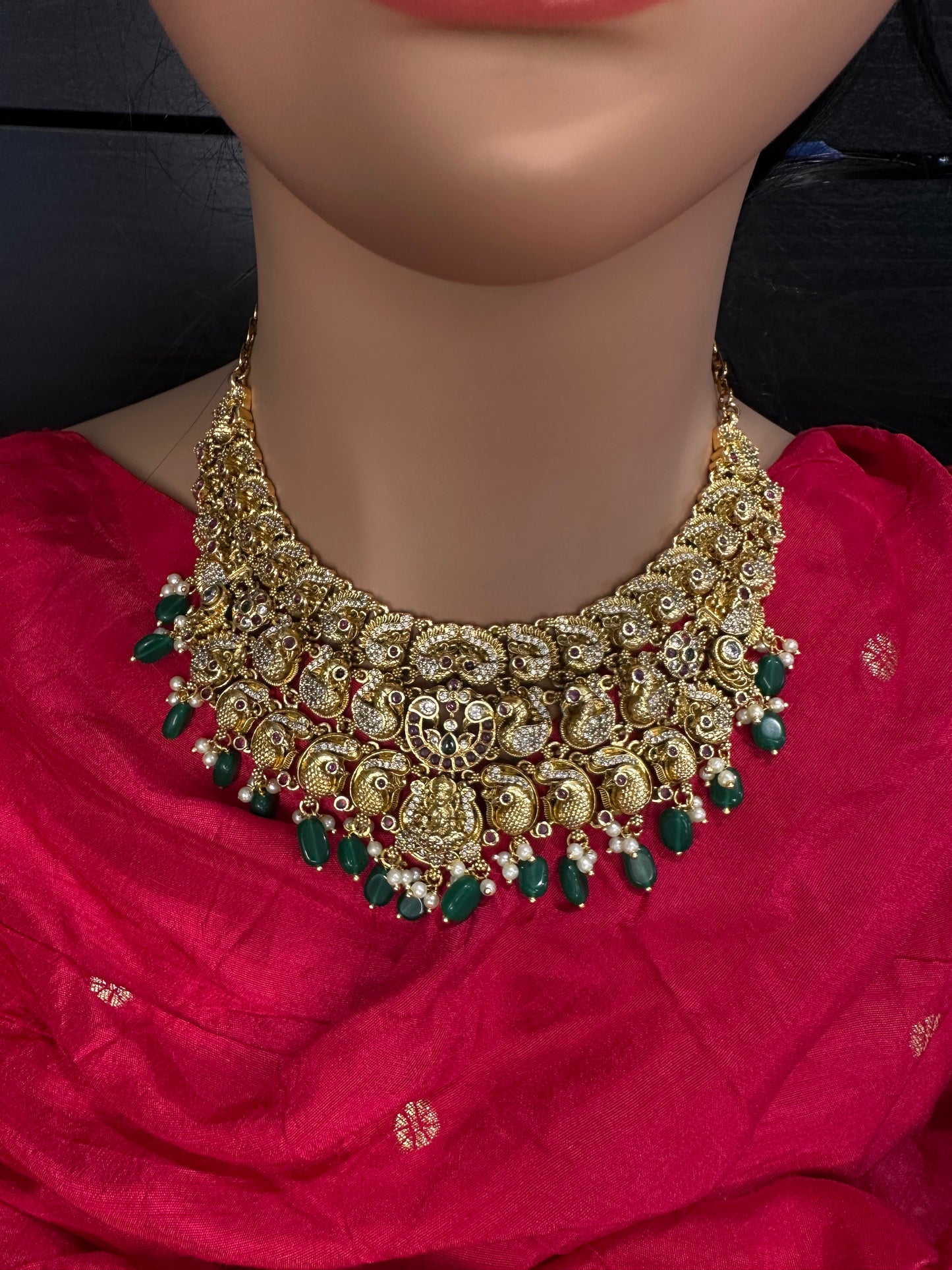 Goddess Lakshmi Neckline Short Necklace - 