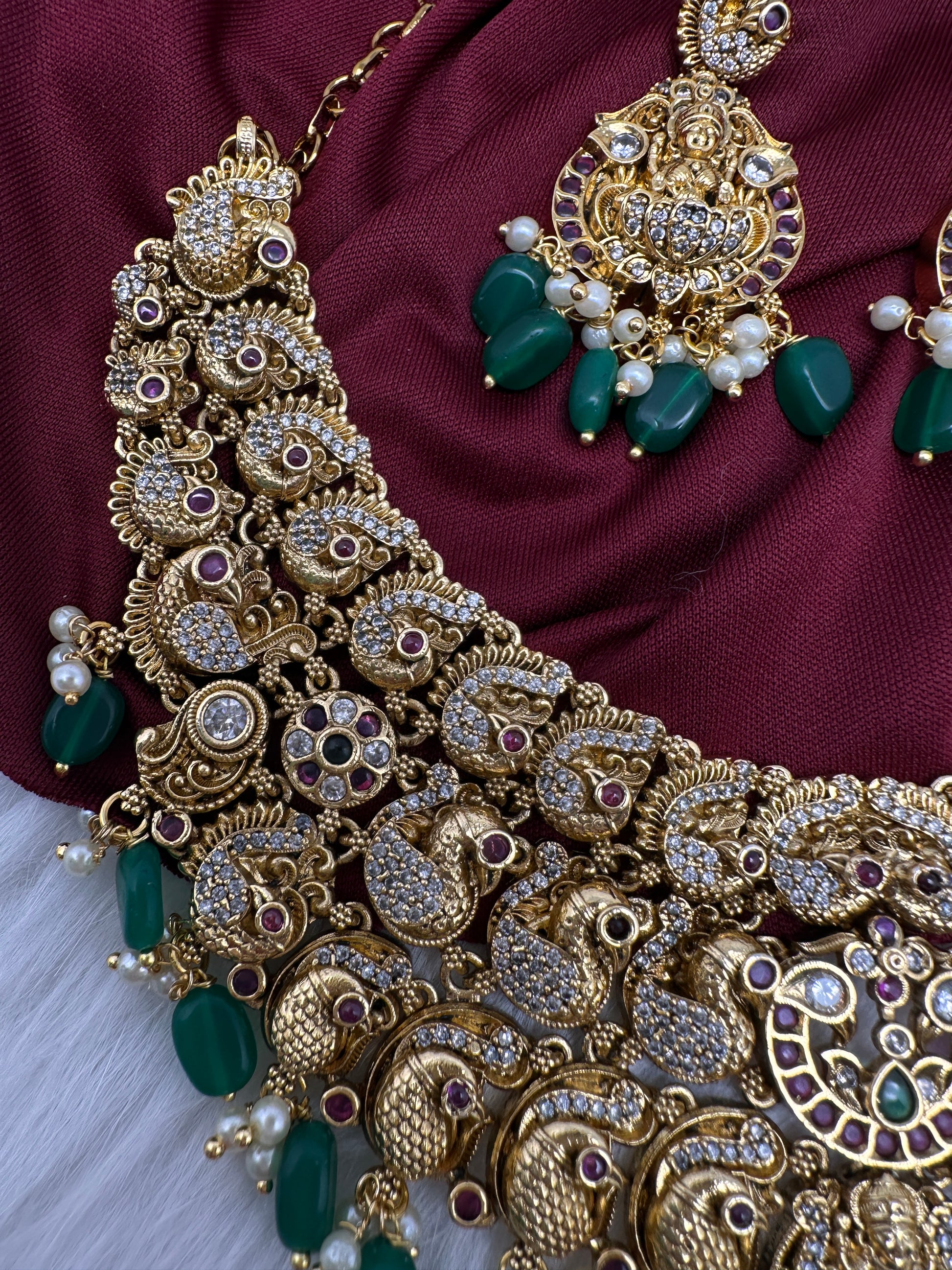 Goddess Lakshmi Neckline Short Necklace - 