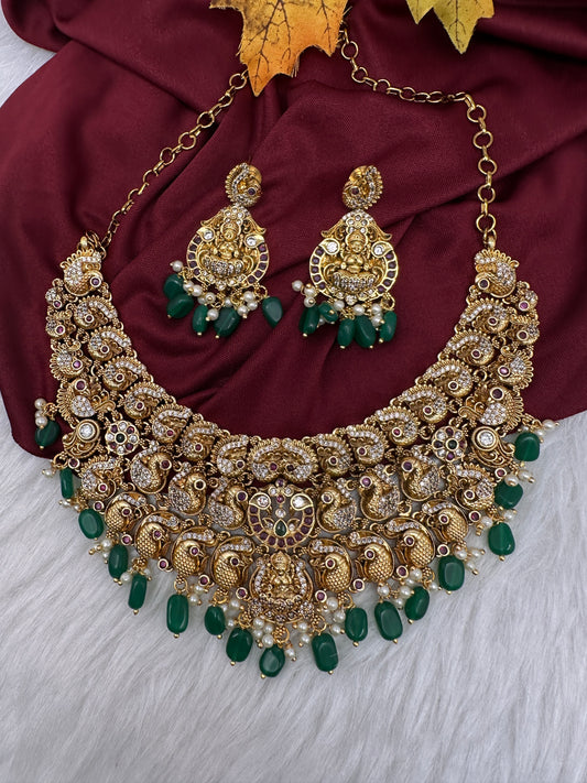 Goddess Lakshmi Neckline Short Necklace - 