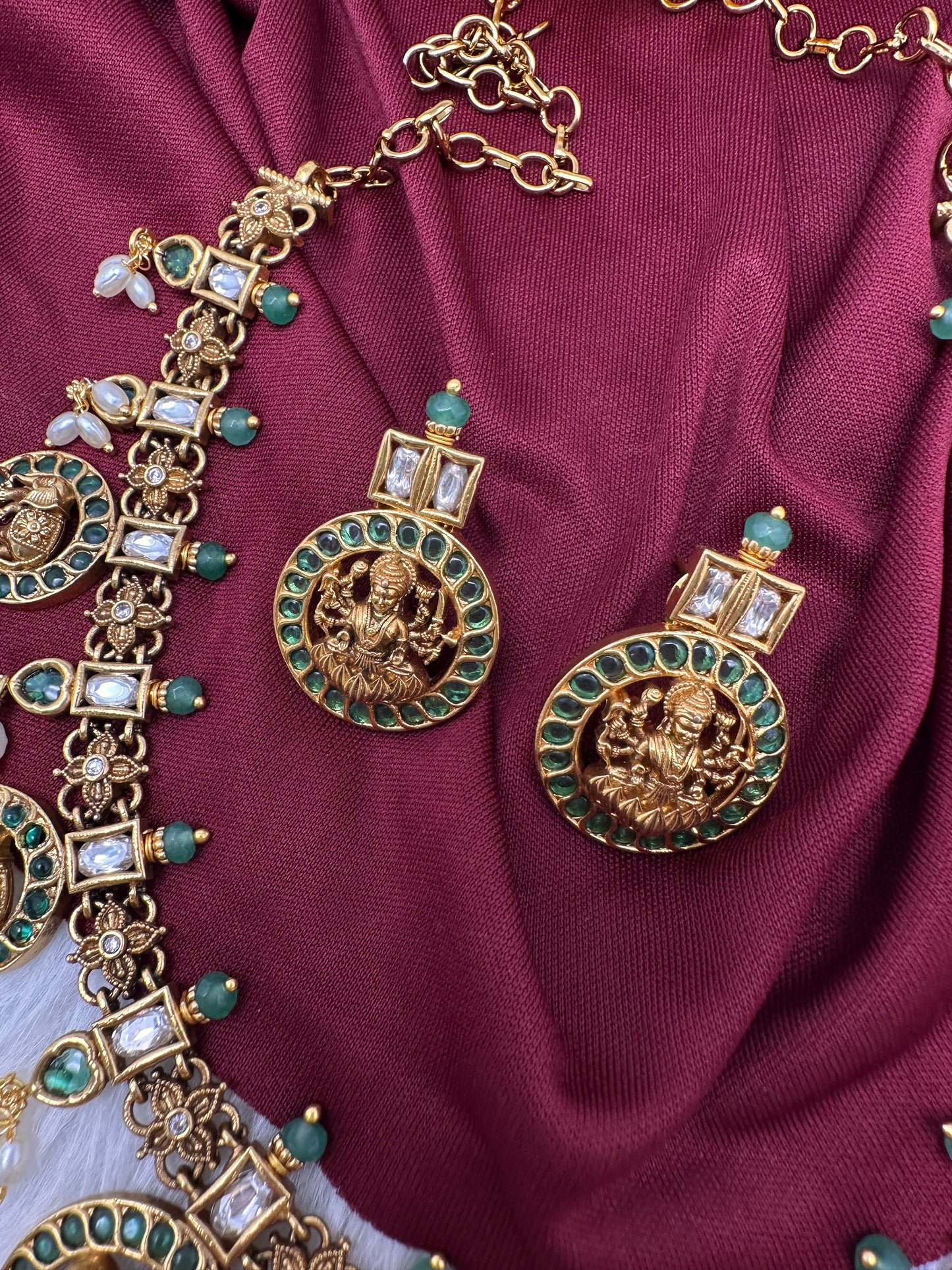 Matte Goddess Lakshmi Elephant Short Necklace - Green