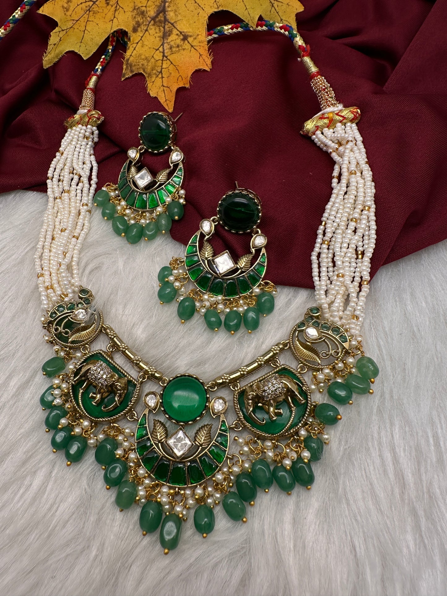 Victorian Beads Color Stone Short Necklace - Green