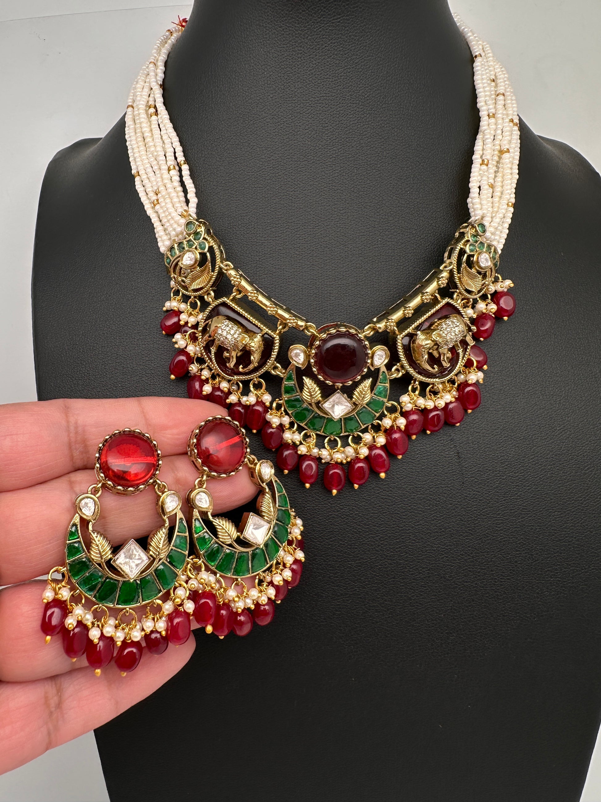 Victorian Beads Color Stone Short Necklace - Red