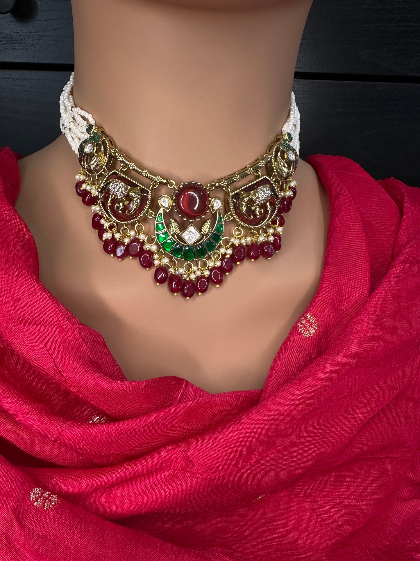 Victorian Beads Color Stone Short Necklace - Red