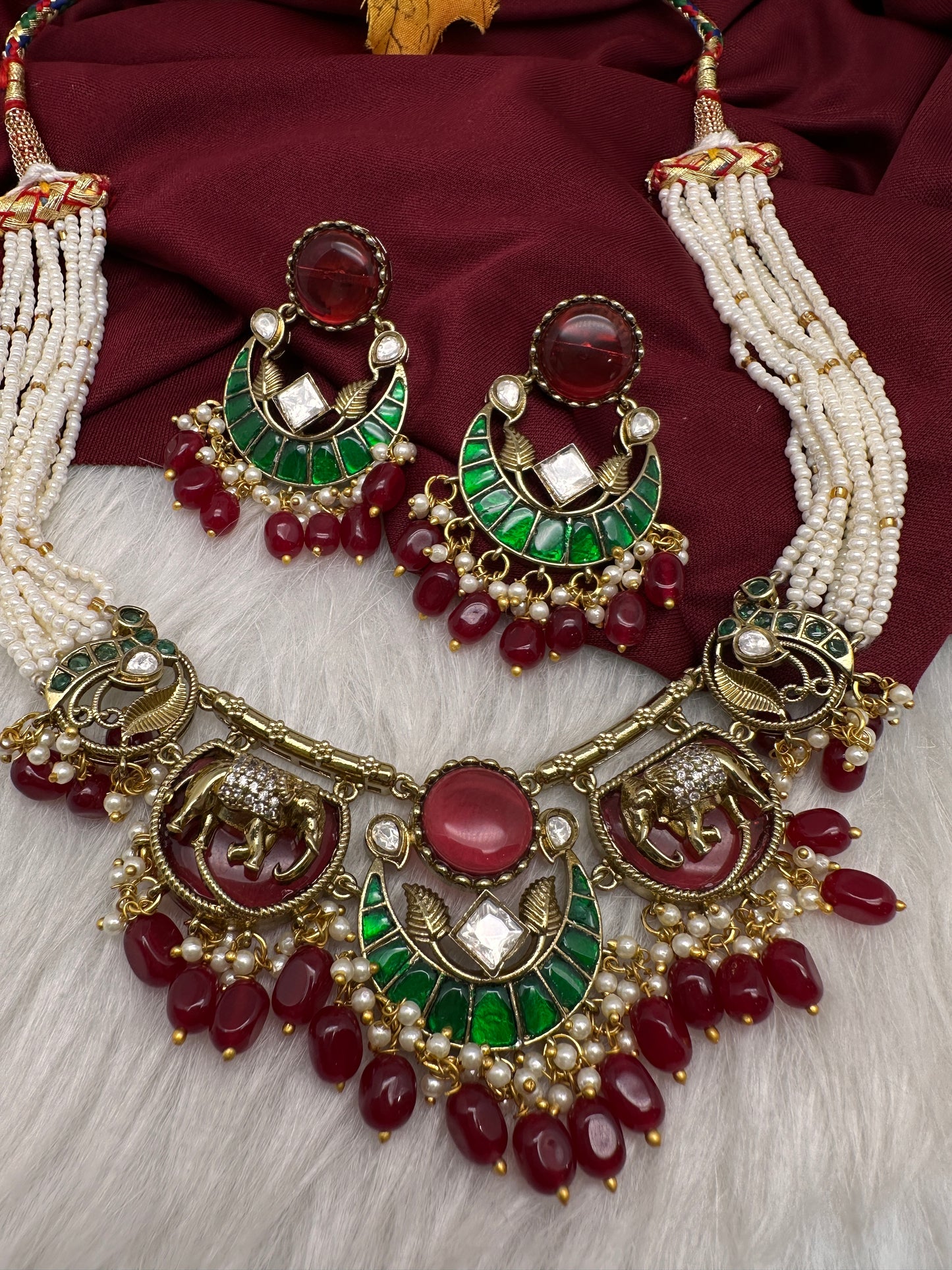 Victorian Beads Color Stone Short Necklace - Red