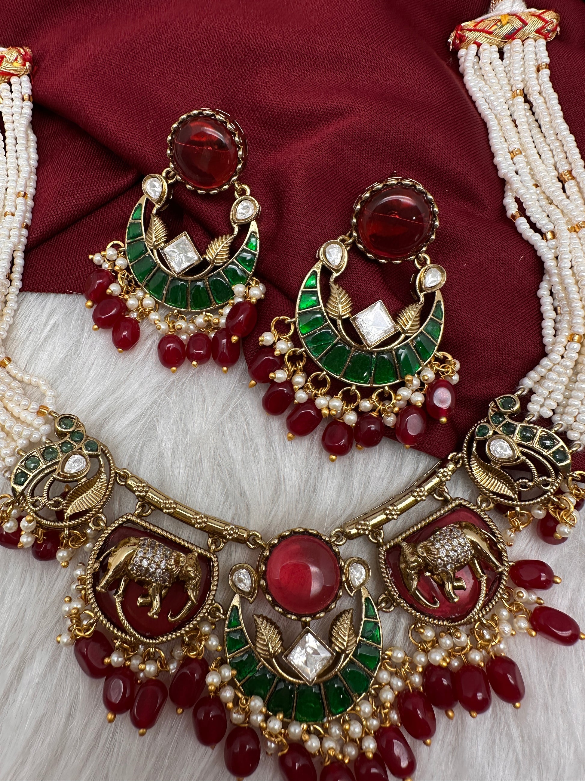 Victorian Beads Color Stone Short Necklace - Red