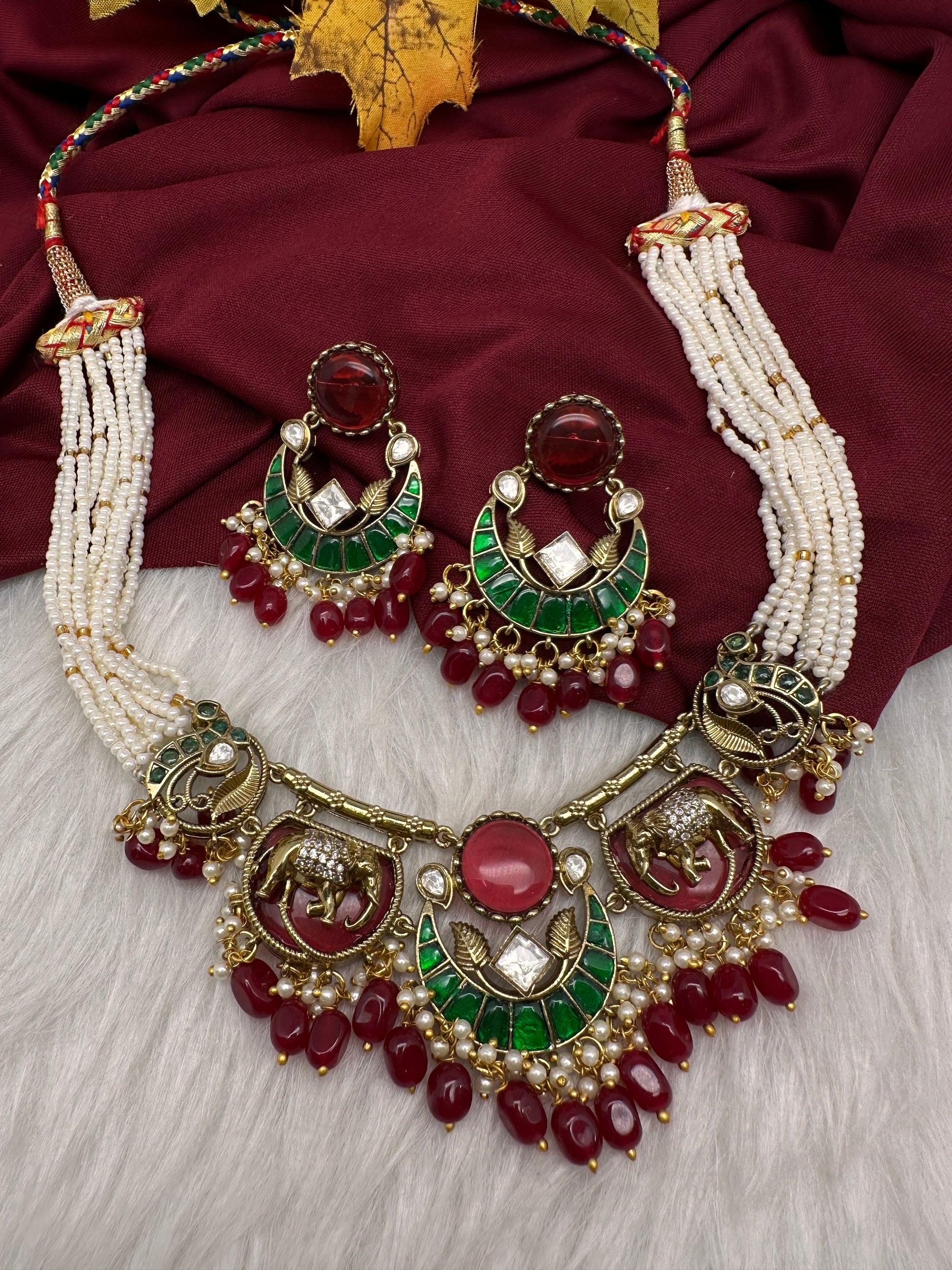 Victorian Beads Color Stone Short Necklace - Red