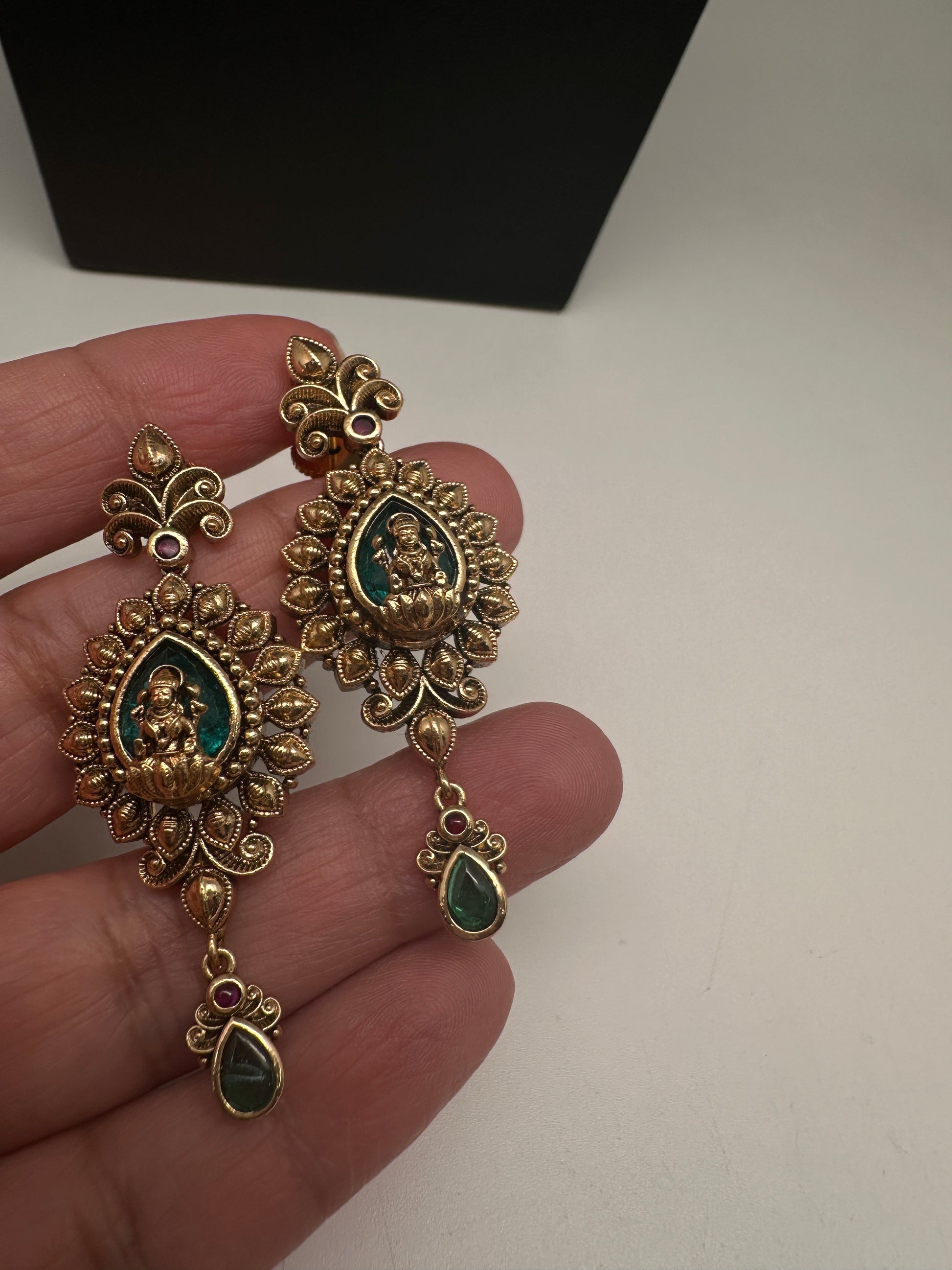 Matte Antique Goddess Lakshmi Short Necklace - 