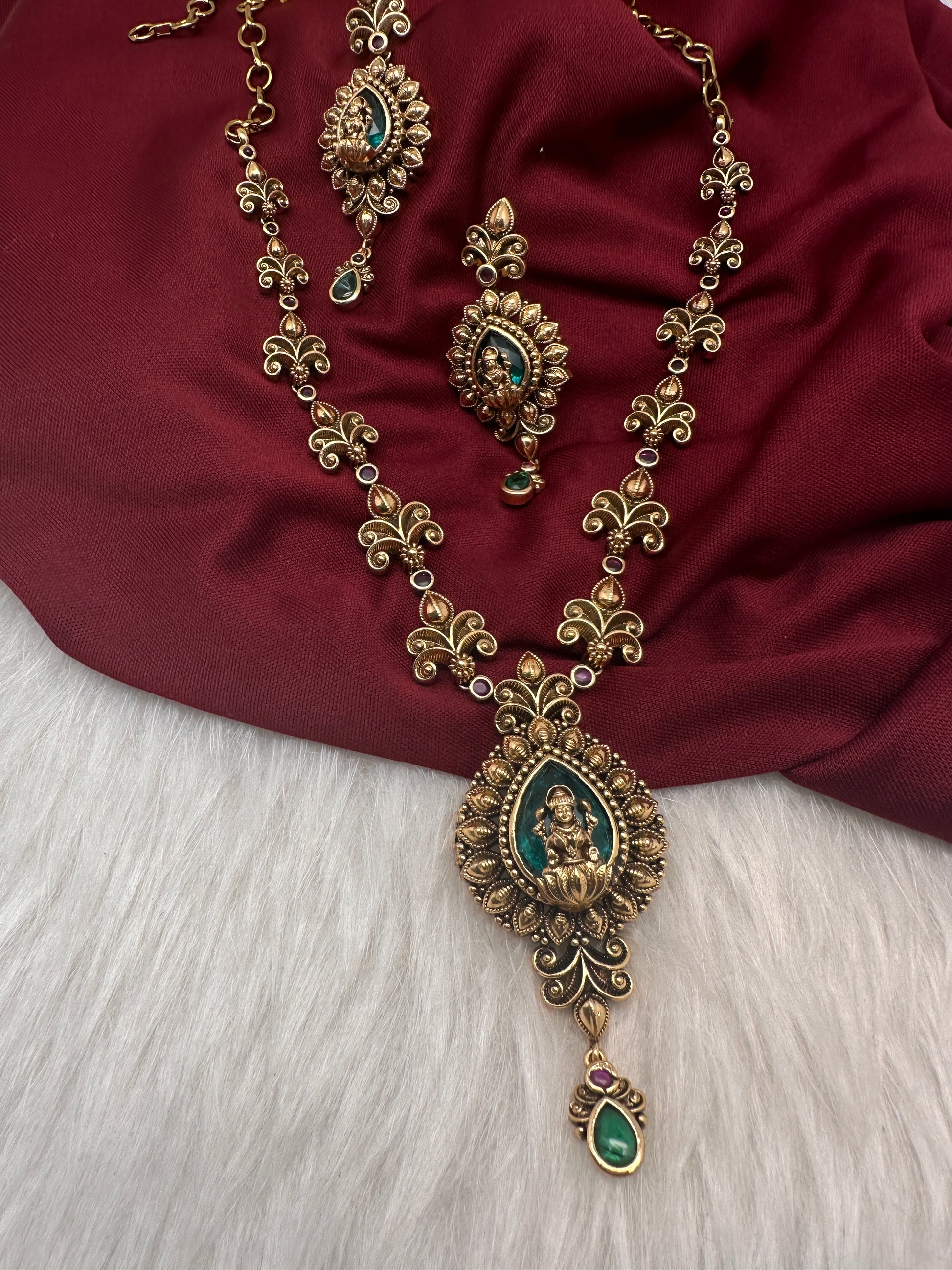 Matte Antique Goddess Lakshmi Short Necklace - 