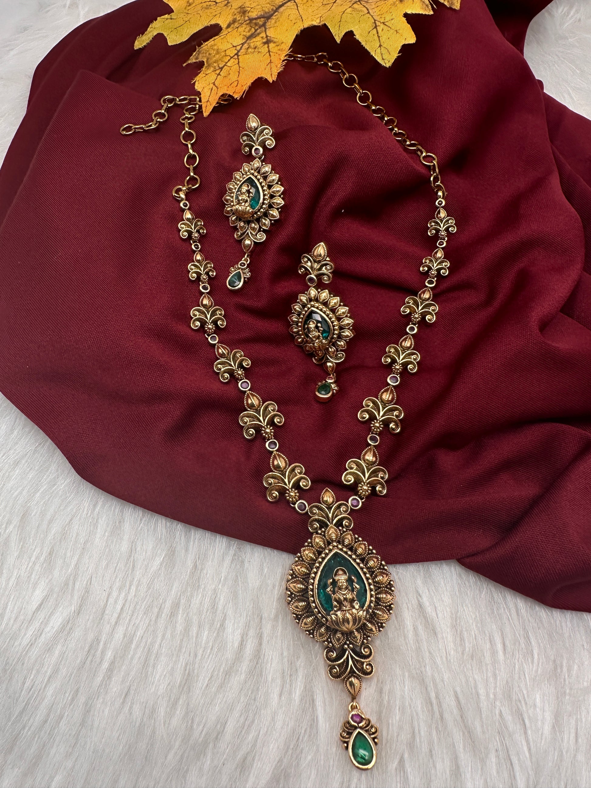 Matte Antique Goddess Lakshmi Short Necklace - 