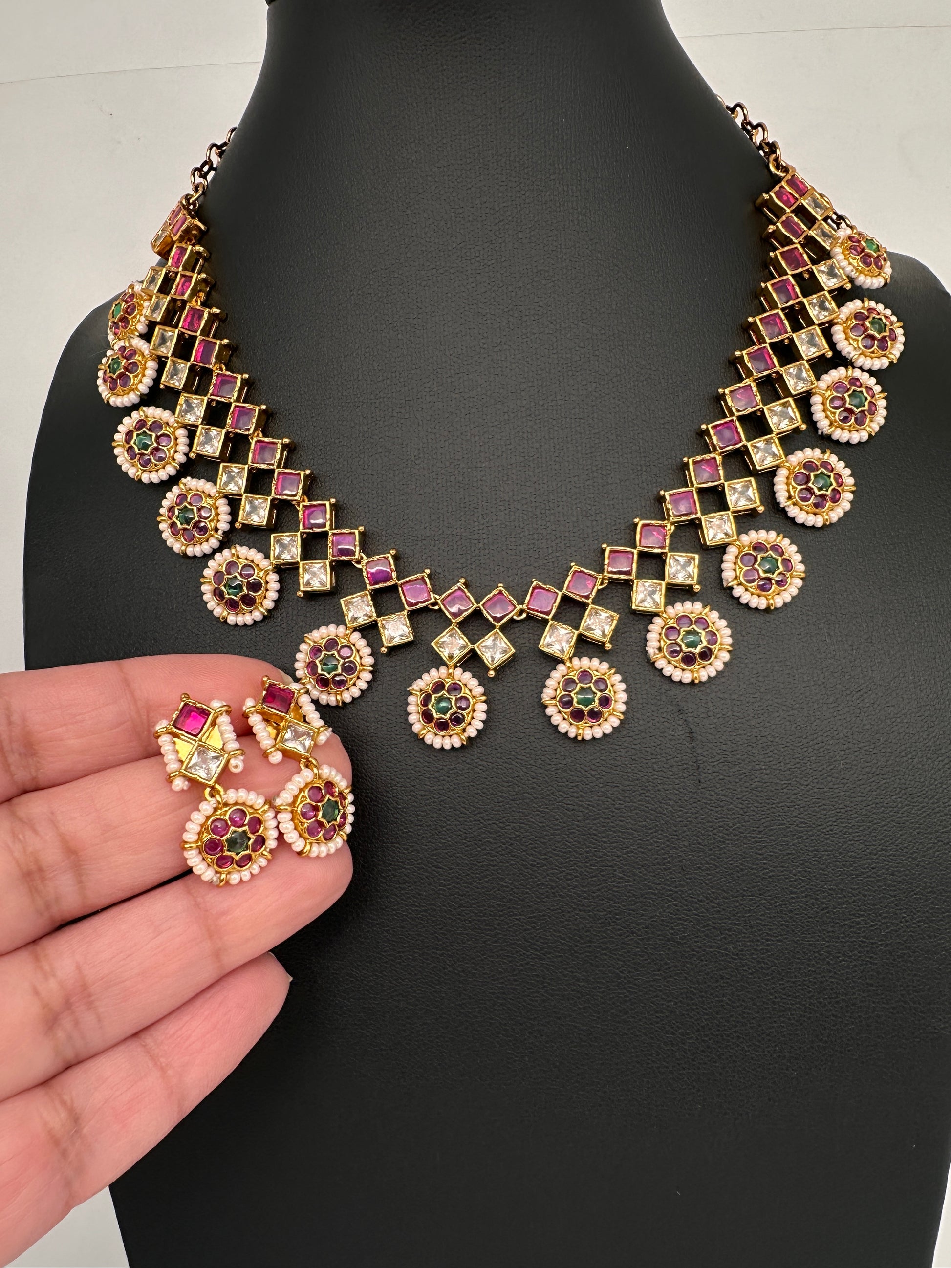 Matte Kempu Bottu Pearls Short Necklace - 