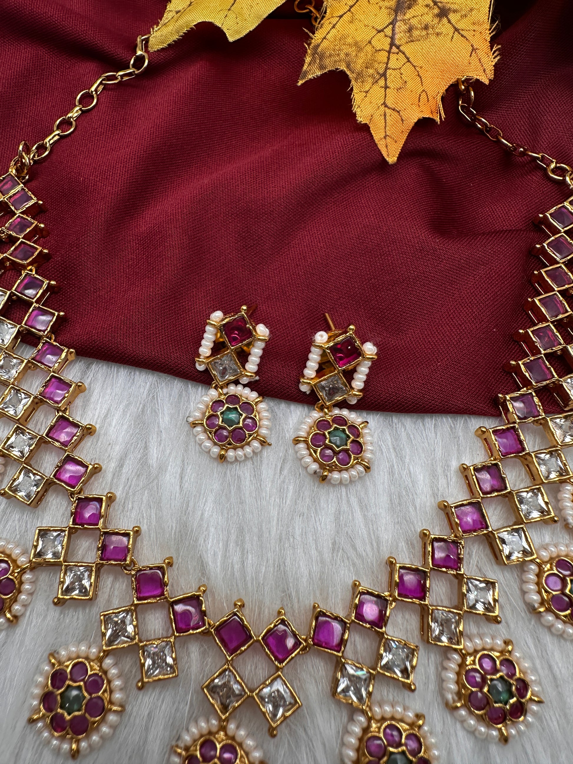 Matte Kempu Bottu Pearls Short Necklace - 