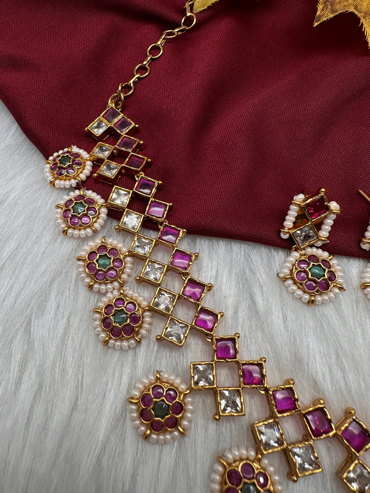 Matte Kempu Bottu Pearls Short Necklace - 
