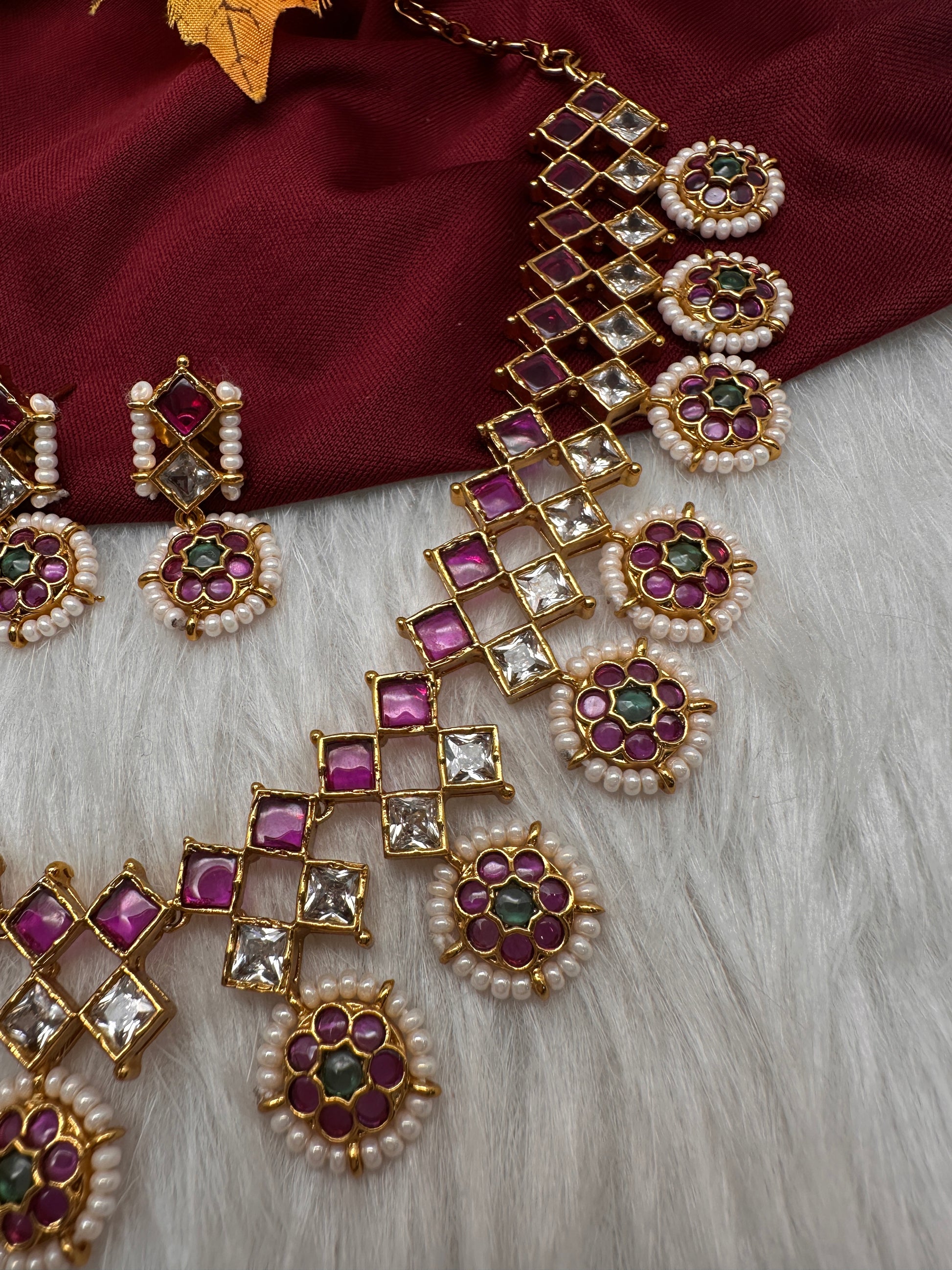 Matte Kempu Bottu Pearls Short Necklace - 