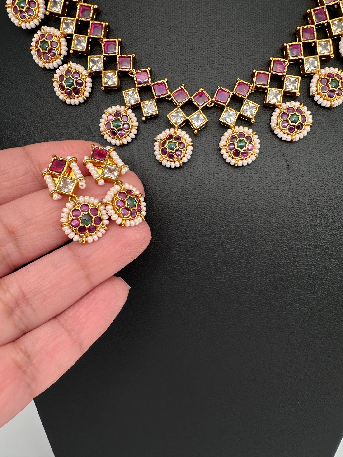 Matte Kempu Bottu Pearls Short Necklace - 