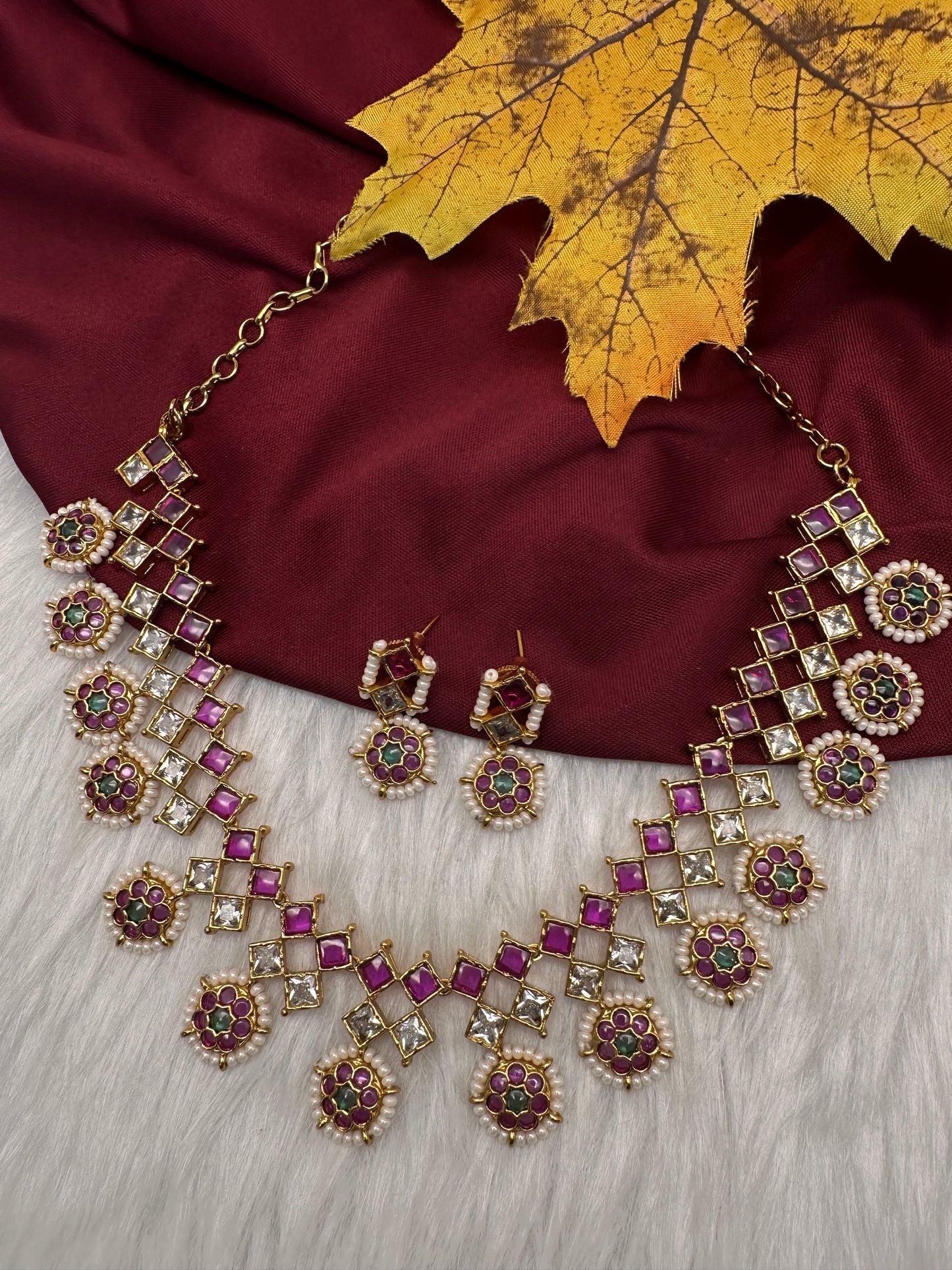 Matte Kempu Bottu Pearls Short Necklace - 