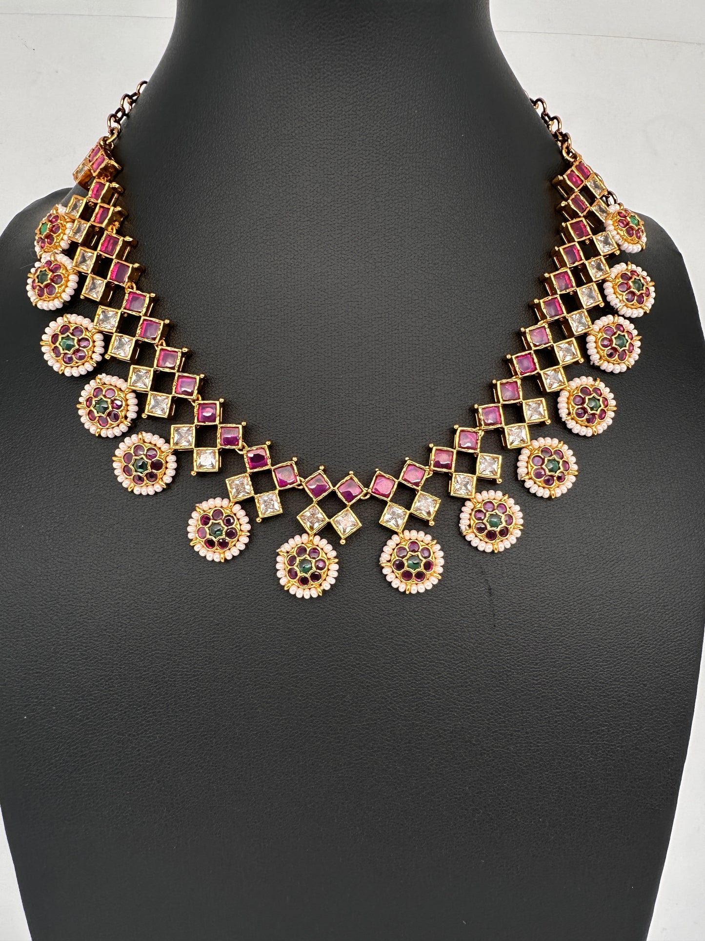 Matte Kempu Bottu Pearls Short Necklace - 