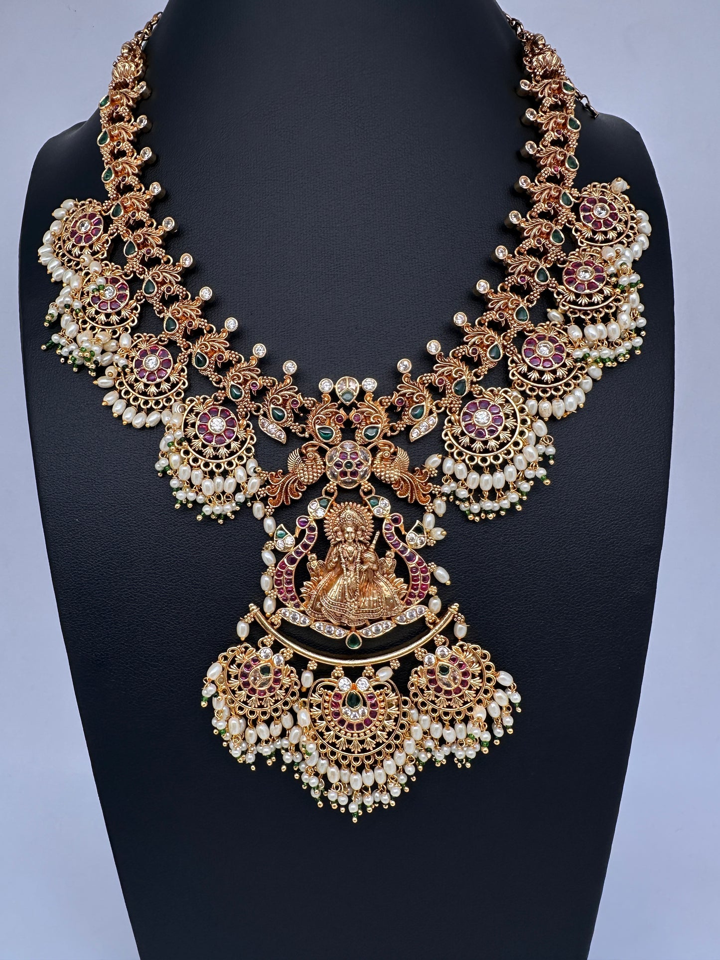 Matte Kempu Goddess Lakshmi Chandbali Pearls Short Necklace - 