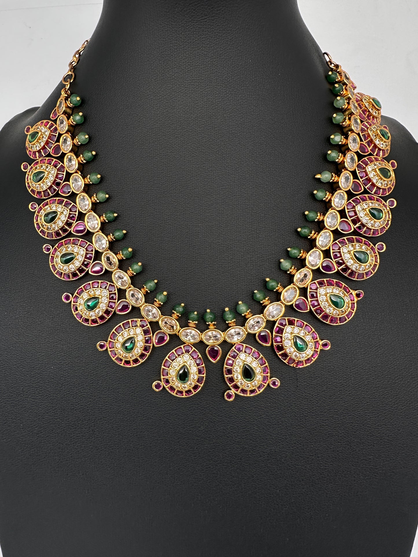 Matte Kempu Red Green Potta Stones Short Necklace - 