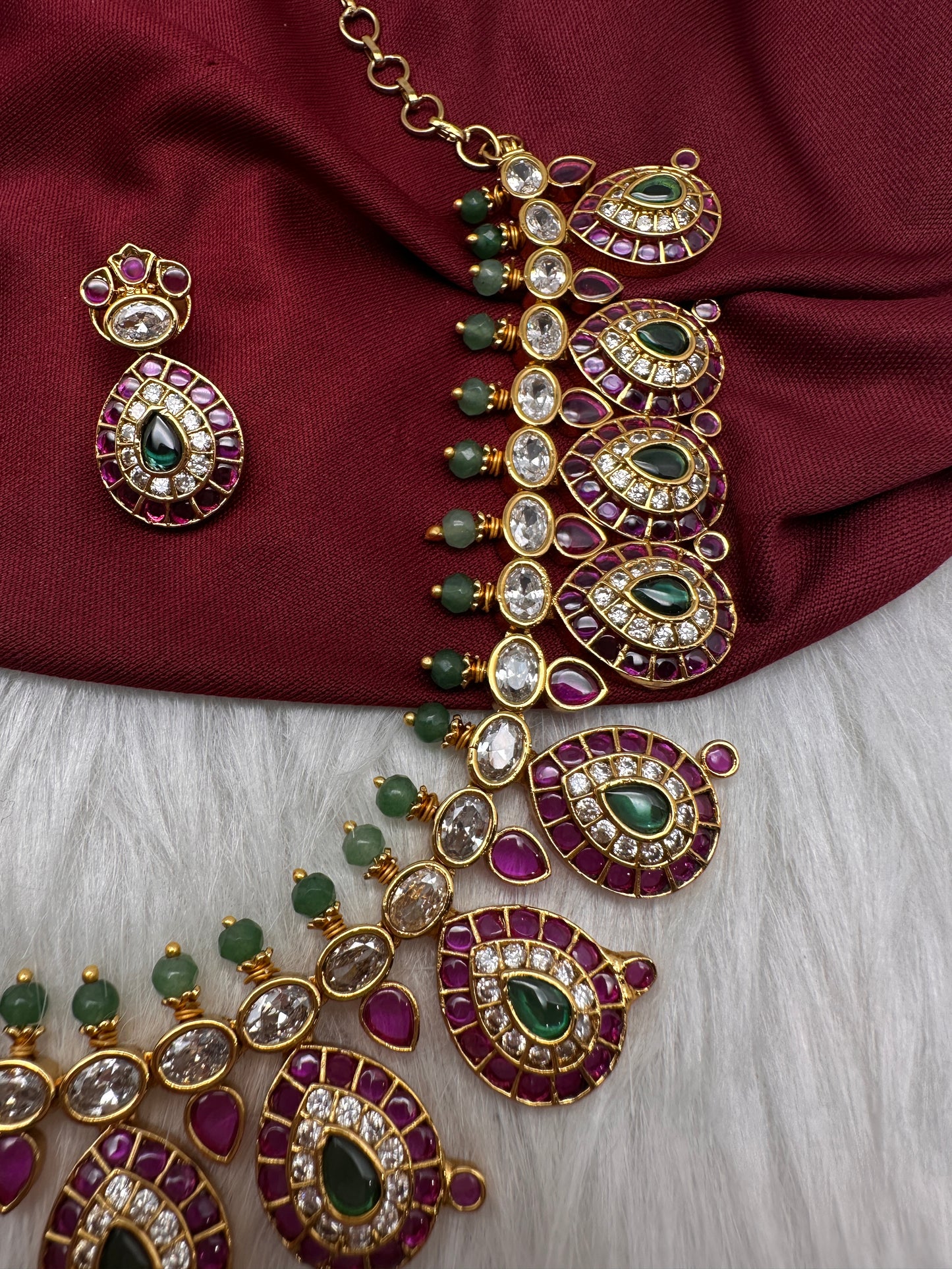 Matte Kempu Red Green Potta Stones Short Necklace - 