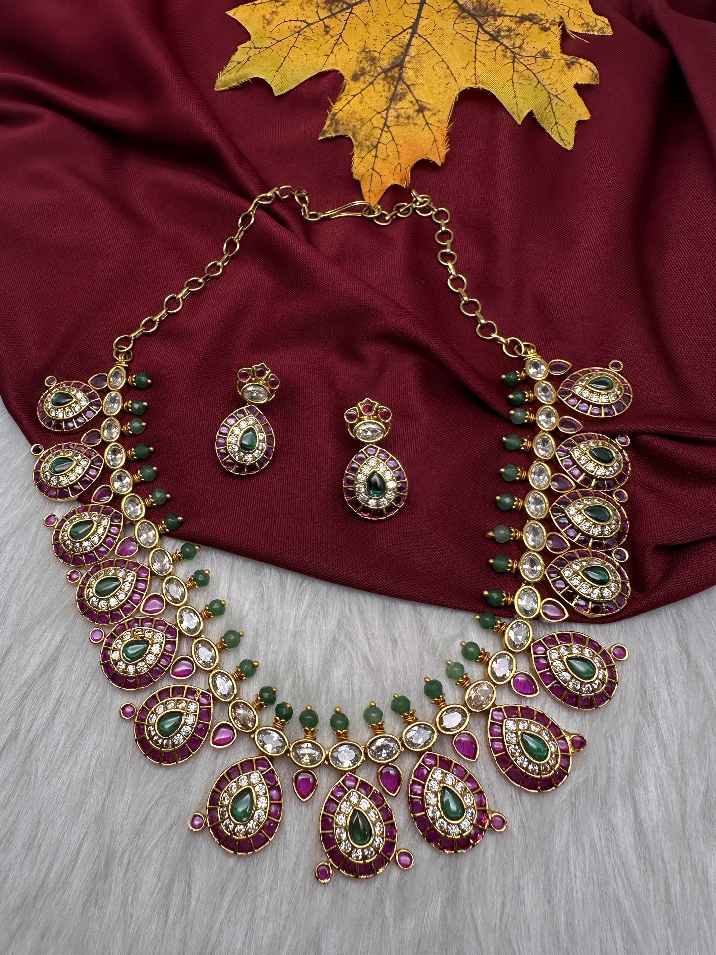 Matte Kempu Red Green Potta Stones Short Necklace - 