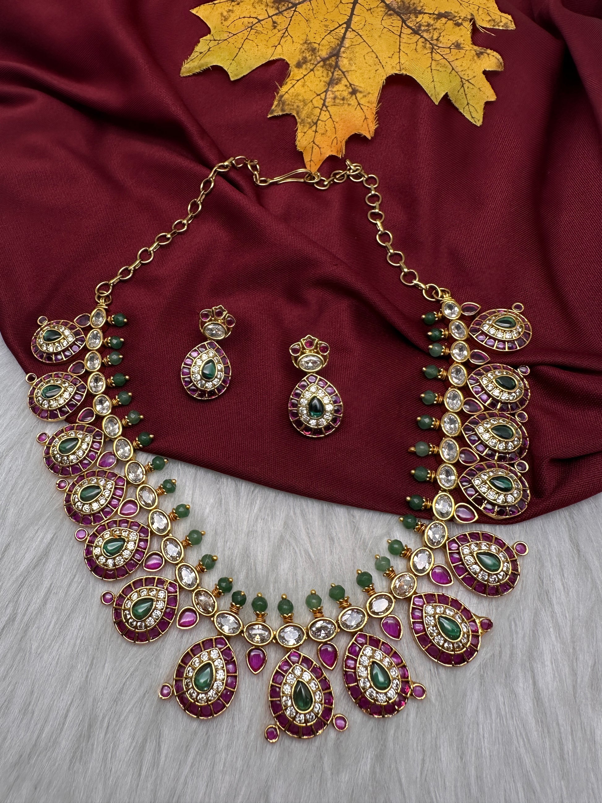 Matte Kempu Red Green Potta Stones Short Necklace - 