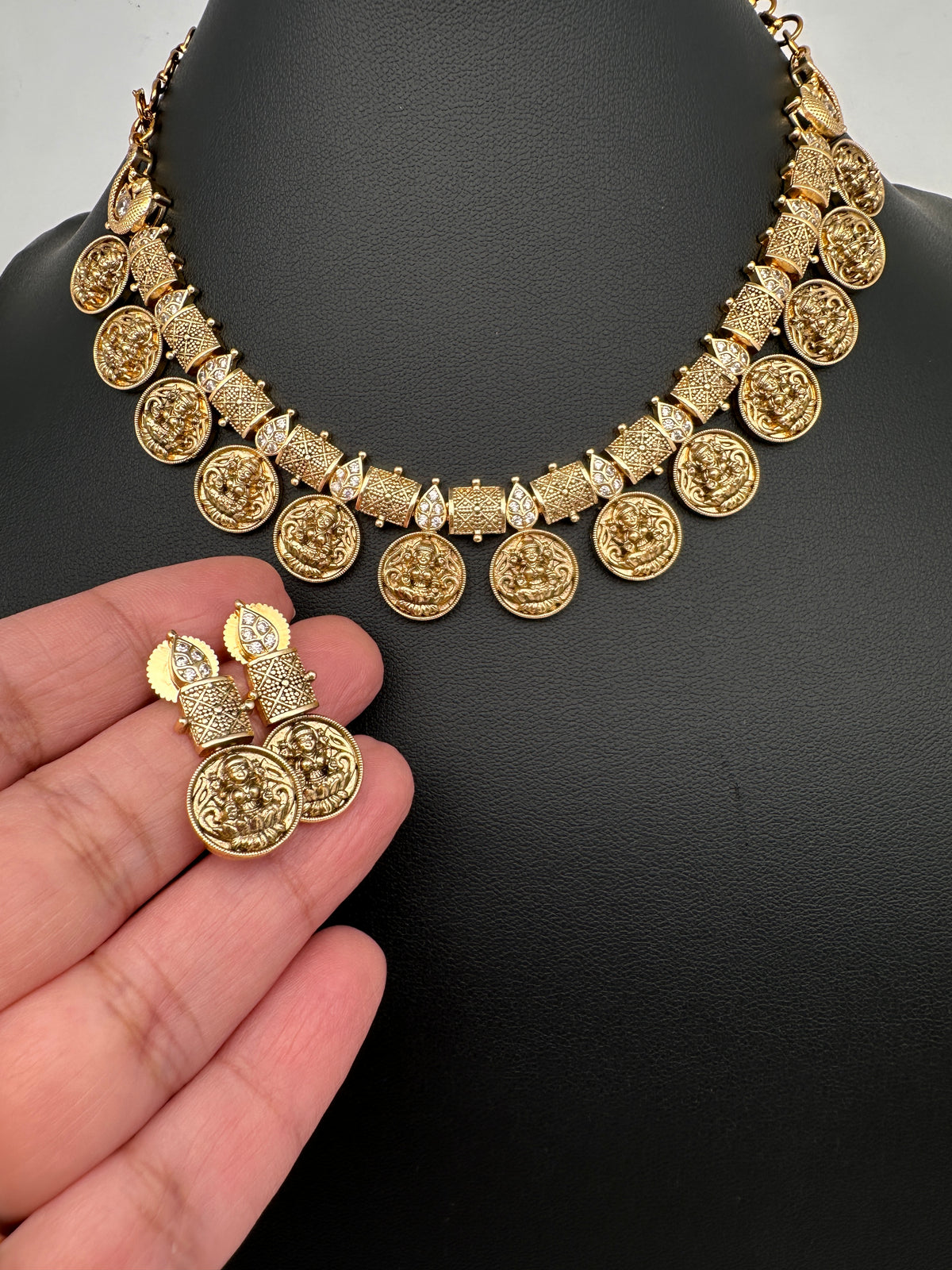 Goddess Lakshmi Antique Kassu Necklace Short Necklace - TJS000915