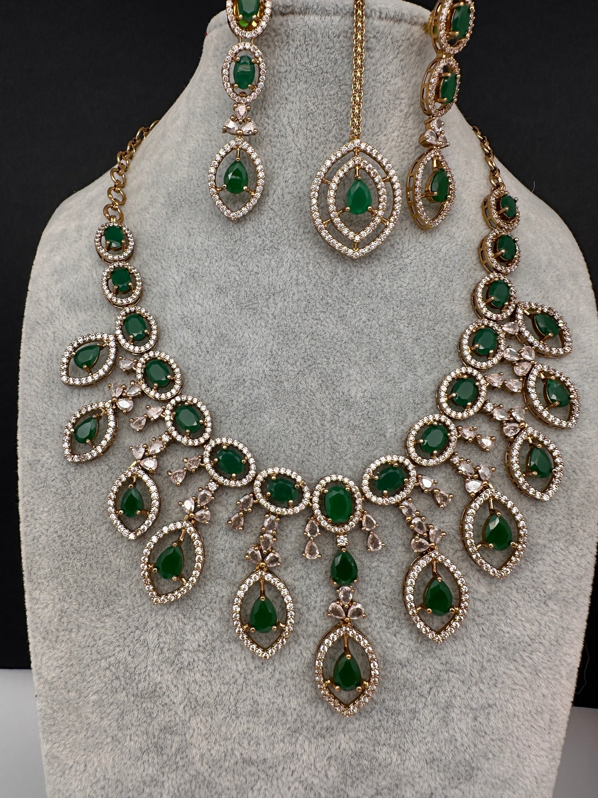 AD Dainty Victorian Mehndi Finish Color Stone Necklace with Mand Tika - Green