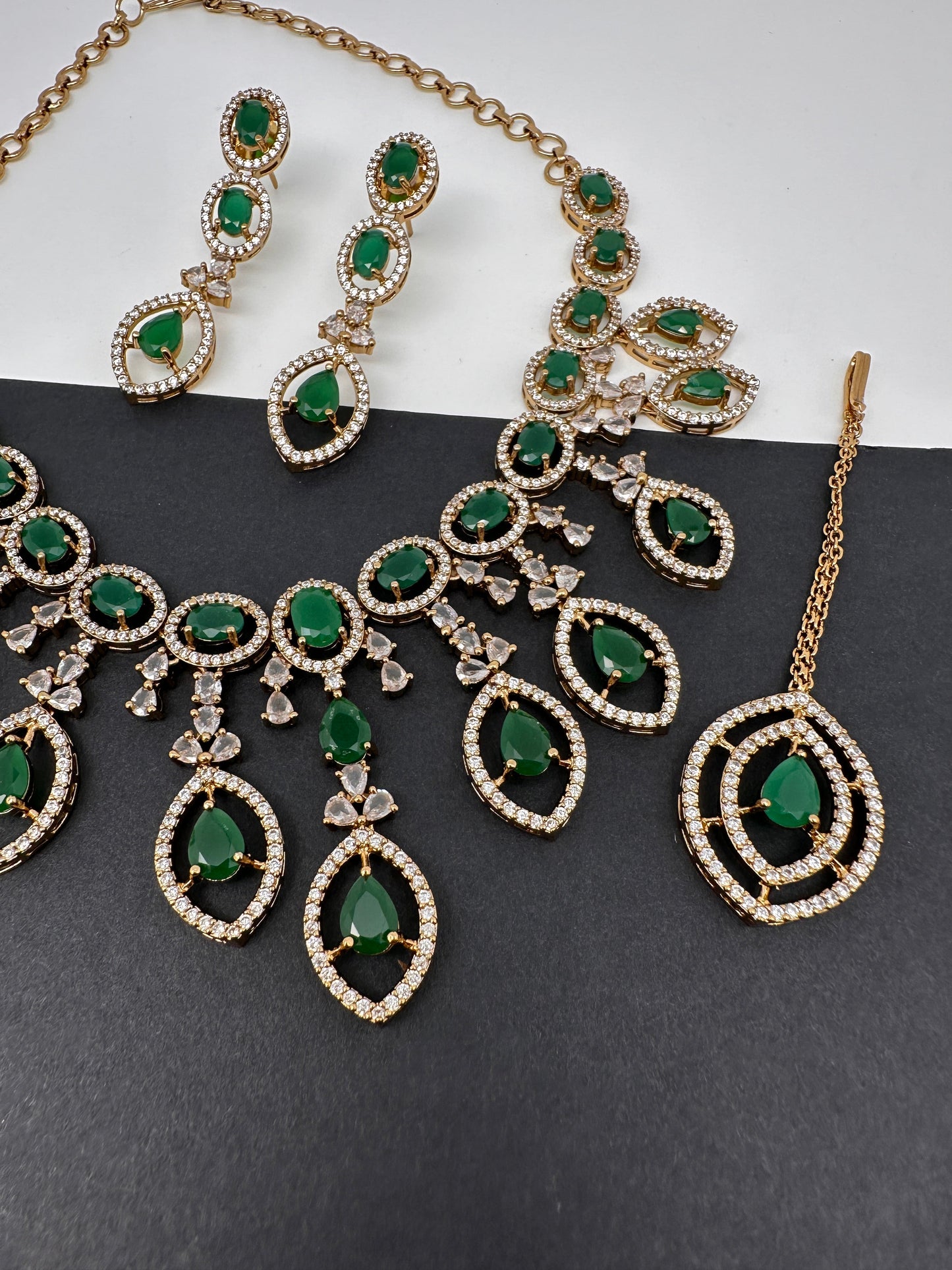AD Dainty Victorian Mehndi Finish Color Stone Necklace with Mand Tika - Green