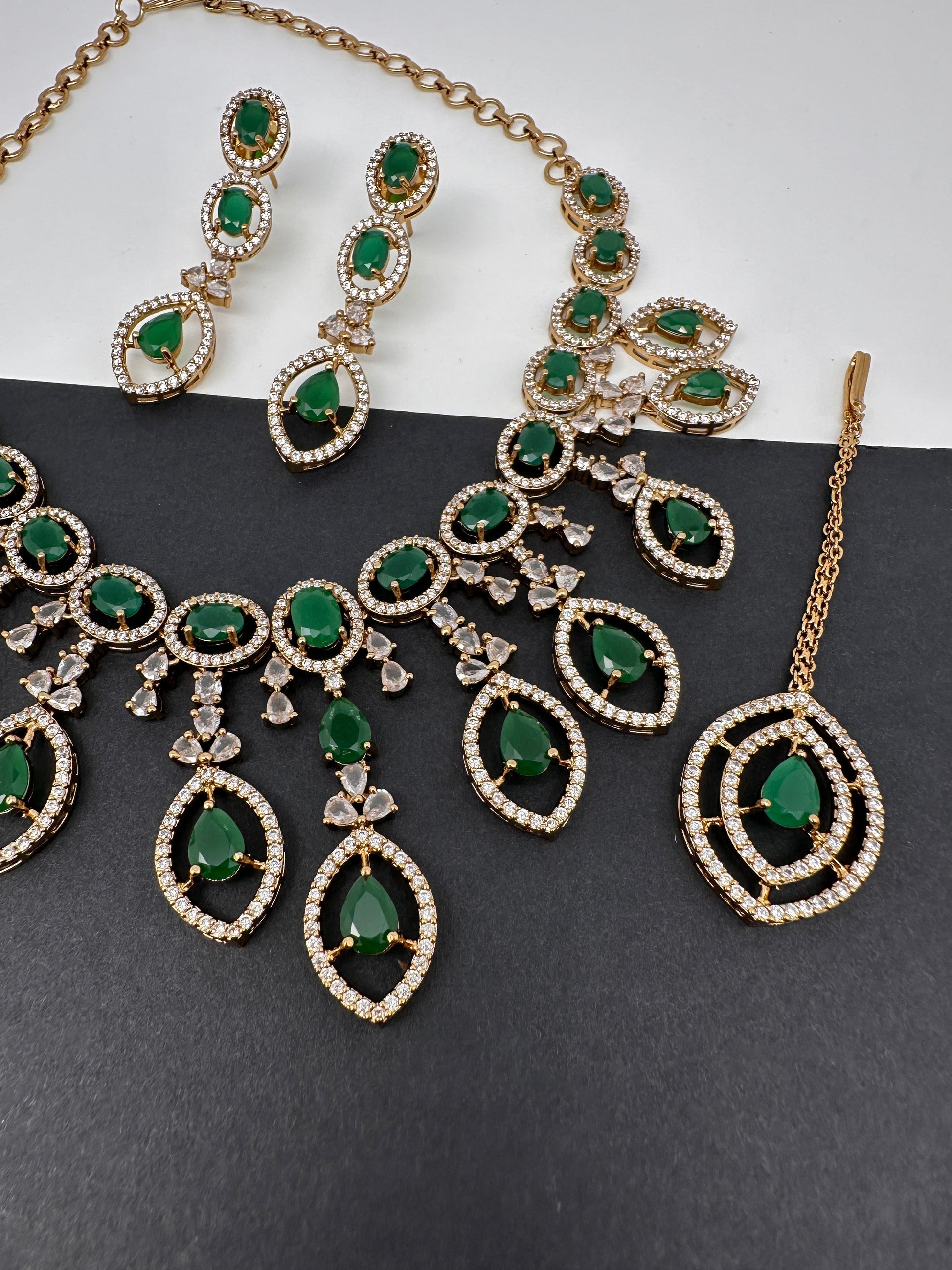 AD Dainty Victorian Mehndi Finish Color Stone Necklace with Mand Tika - Green