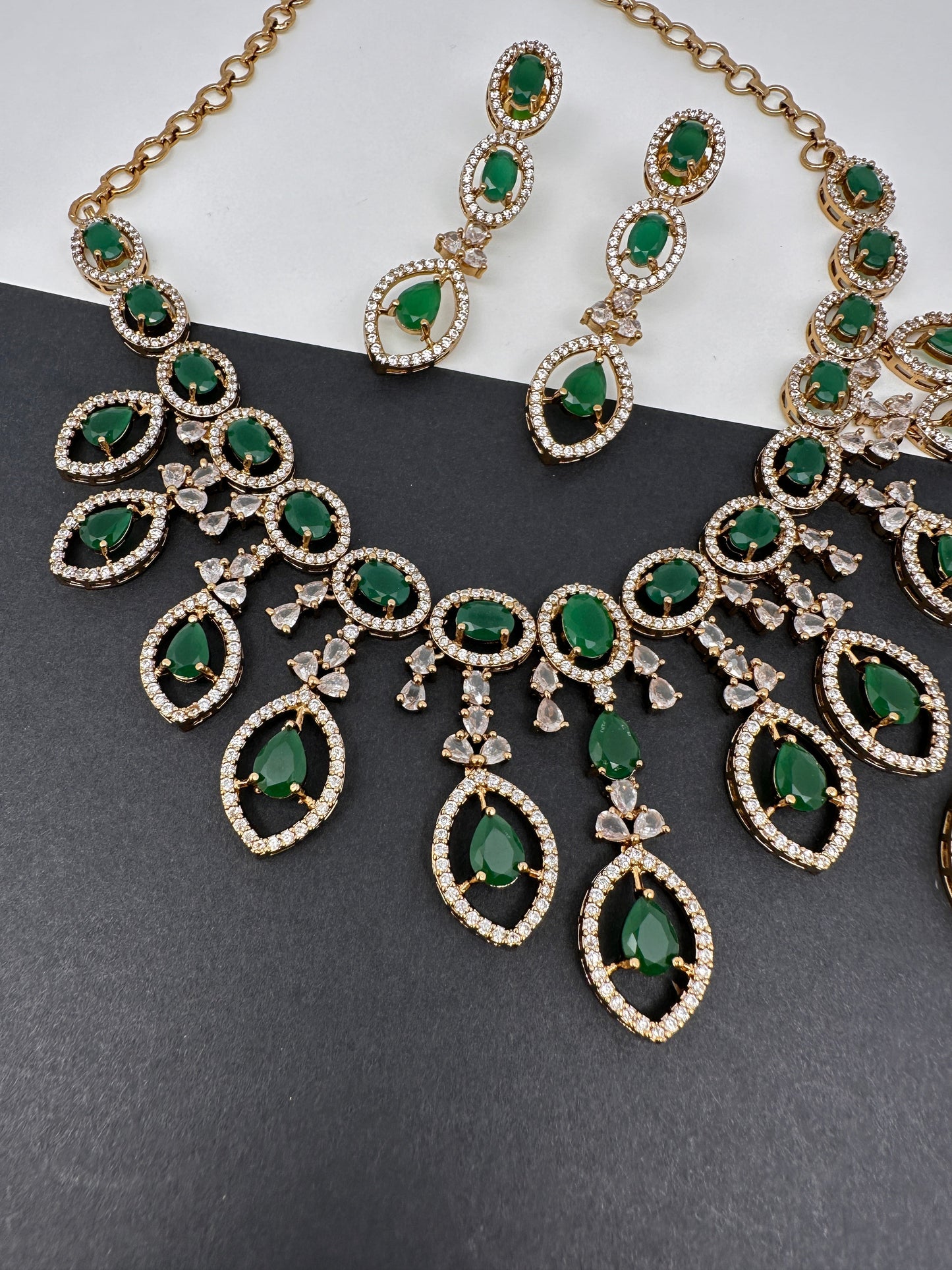 AD Dainty Victorian Mehndi Finish Color Stone Necklace with Mand Tika - Green